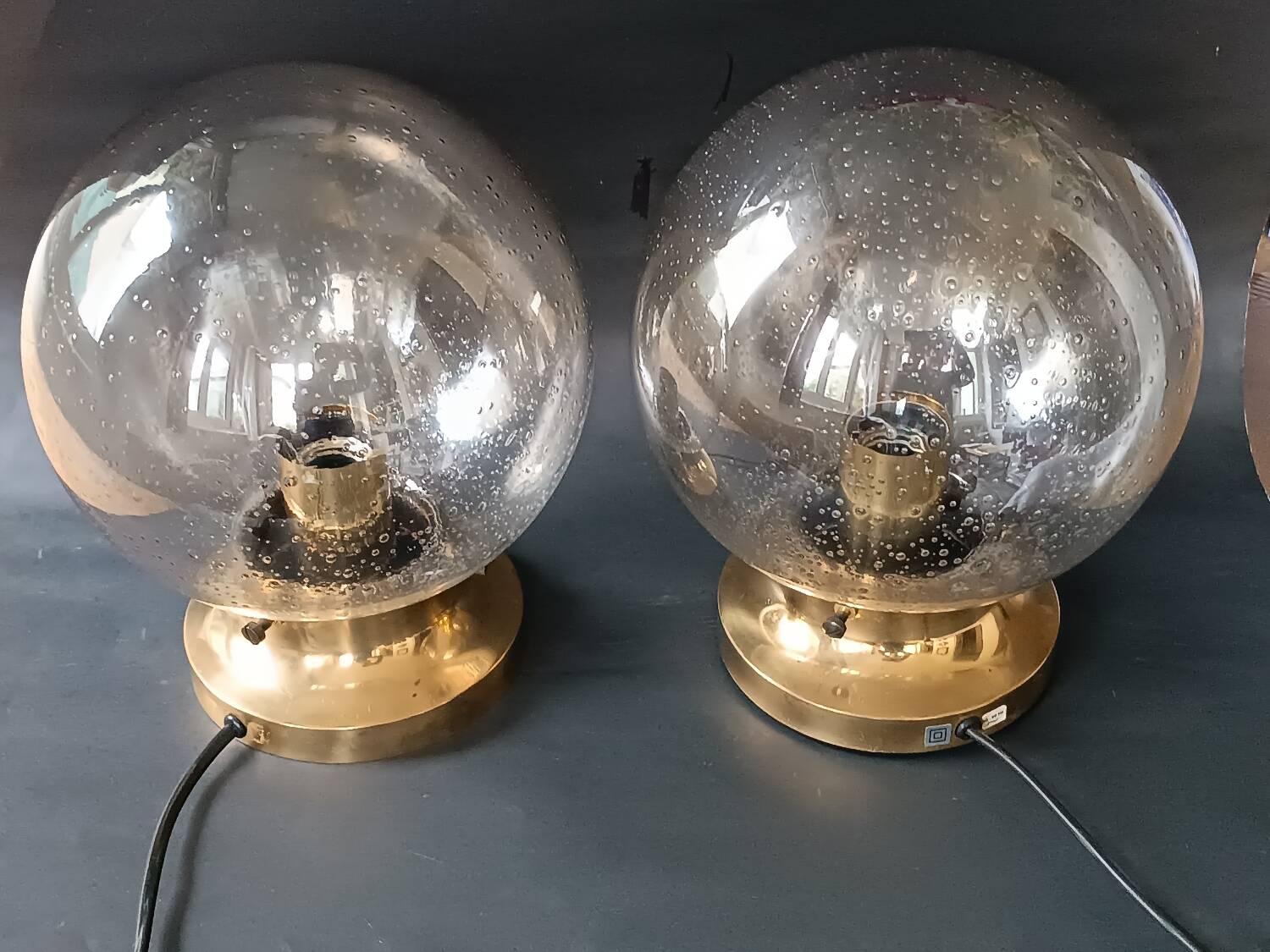 2 lampes de table globes bullés et laiton Limburg 1970