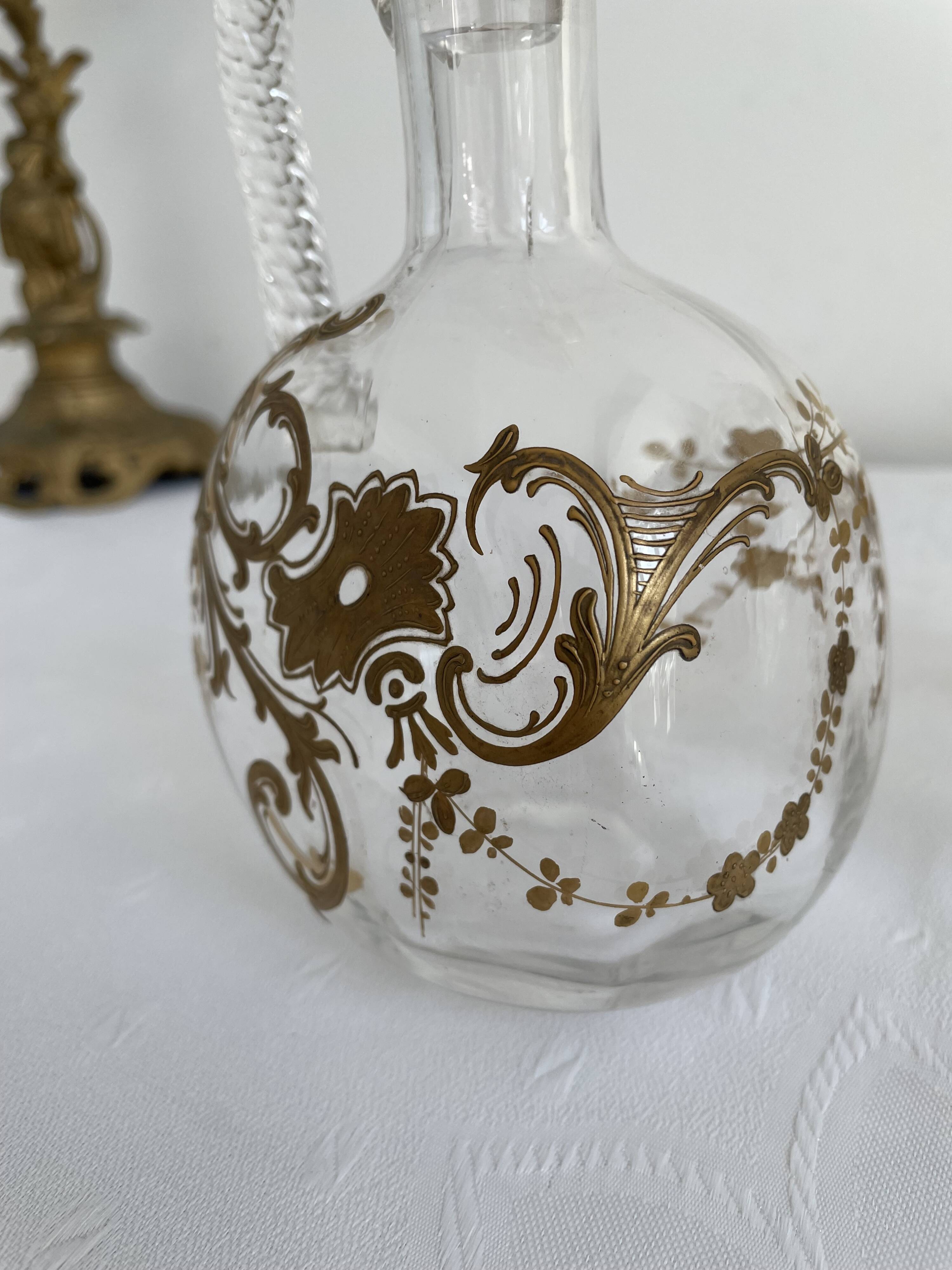 Paire de carafes Cristallerie Baccarat cristal blanc peint à l'or fin, Art Nouveau, 1900