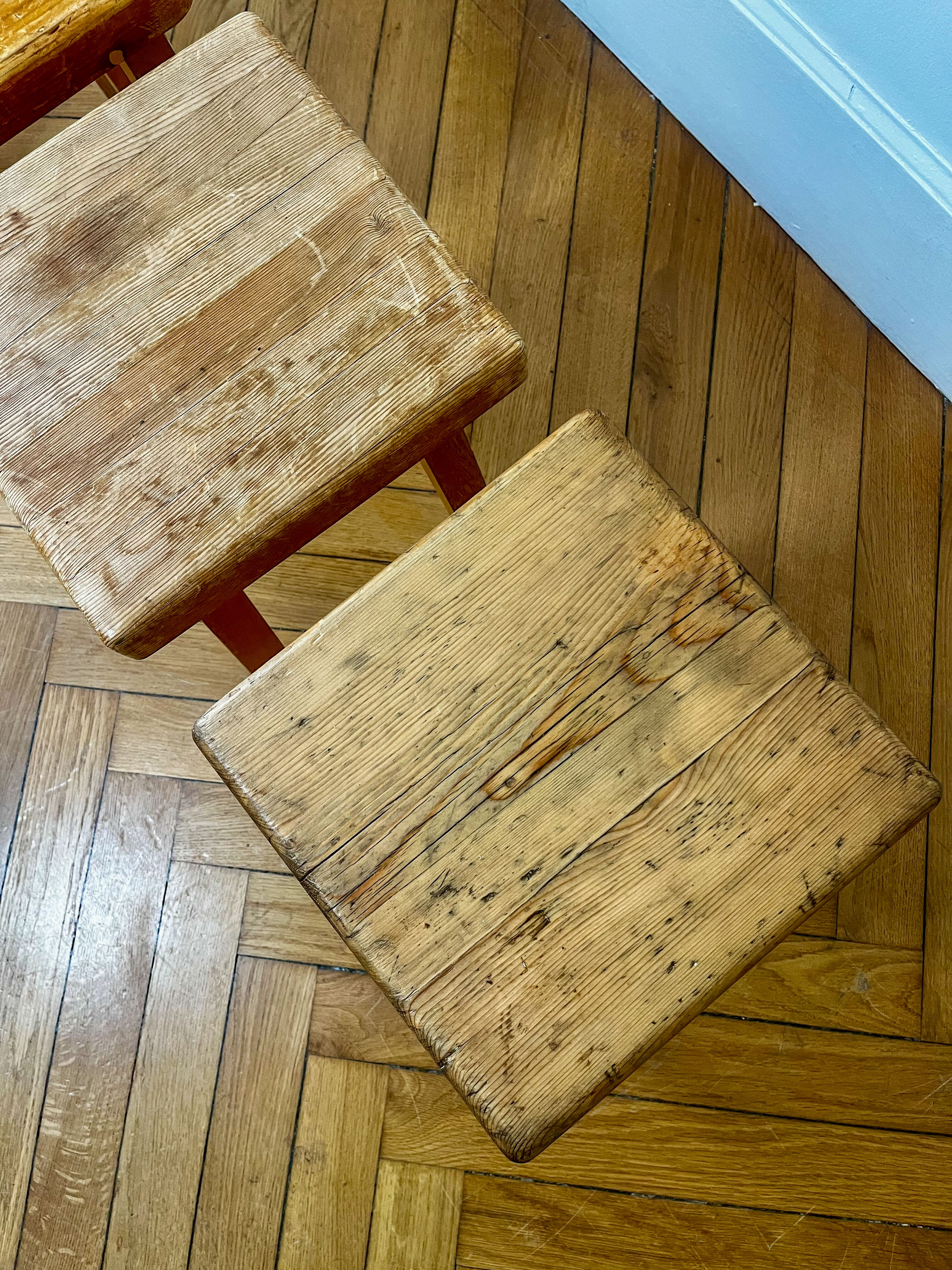 Table et 4 tabourets de Charlotte Perriand, les Arcs, 1960s