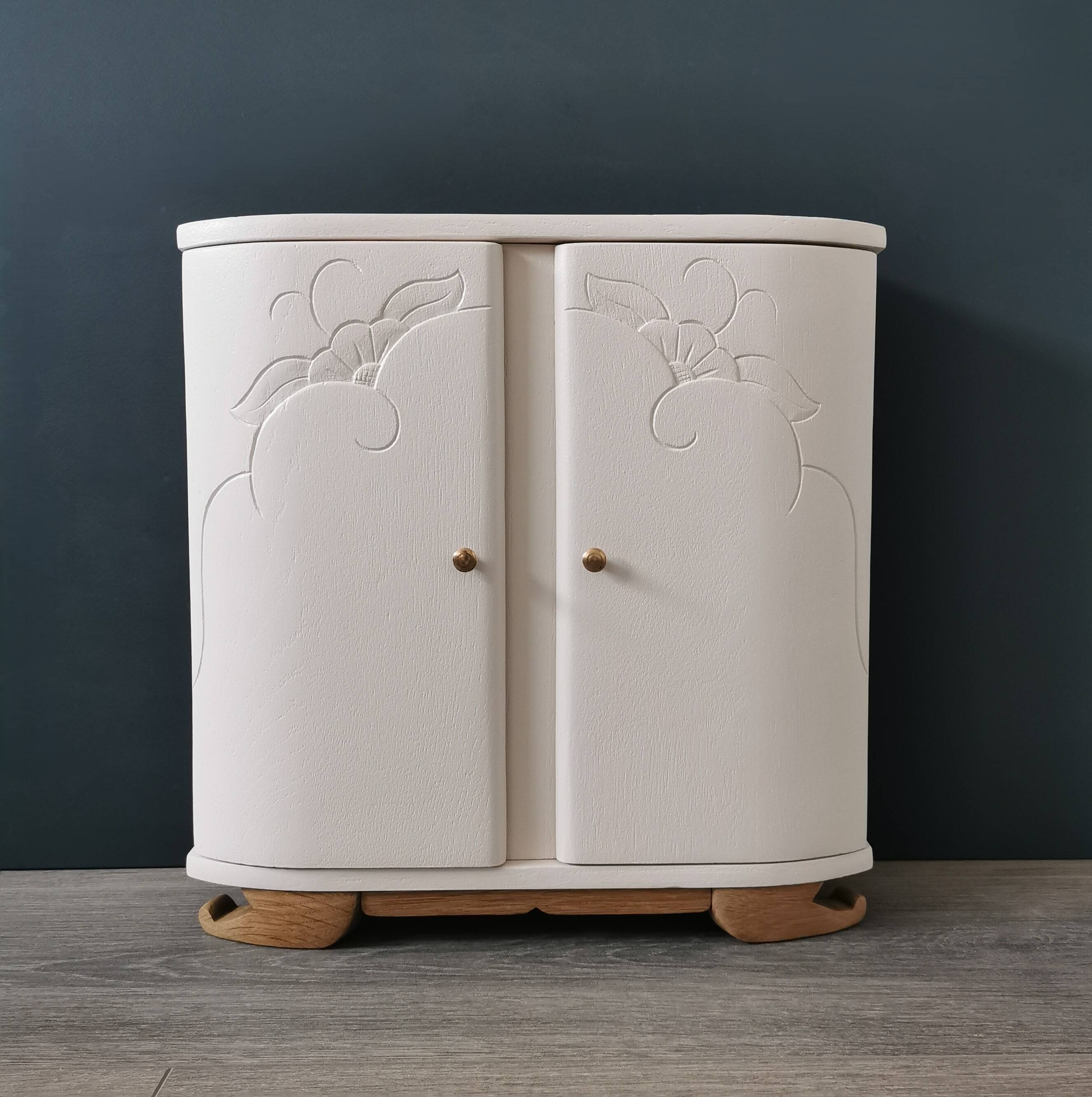 Art Deco doll's room