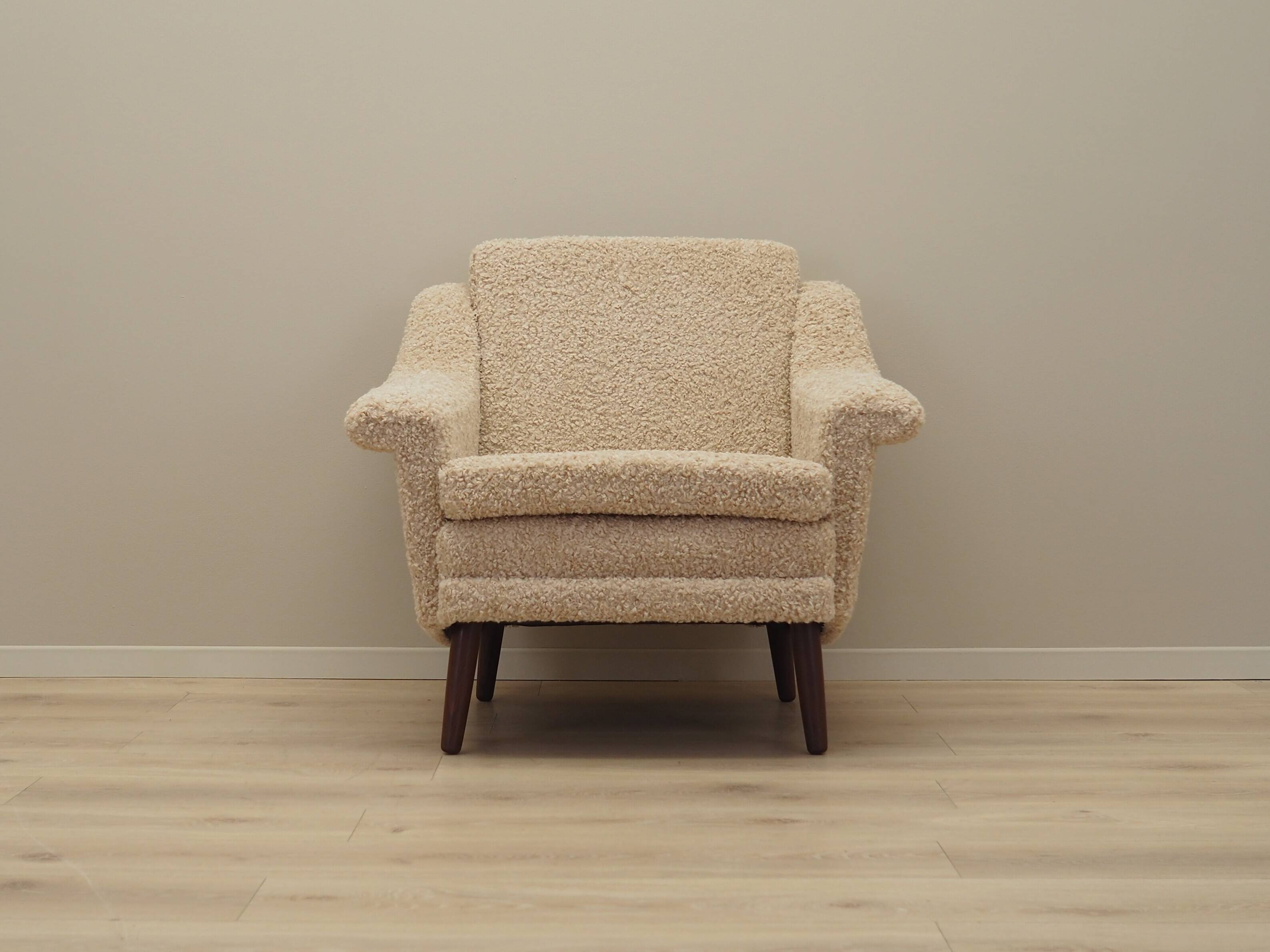 Fauteuil beige, design danois, années 1970, production : Danemark