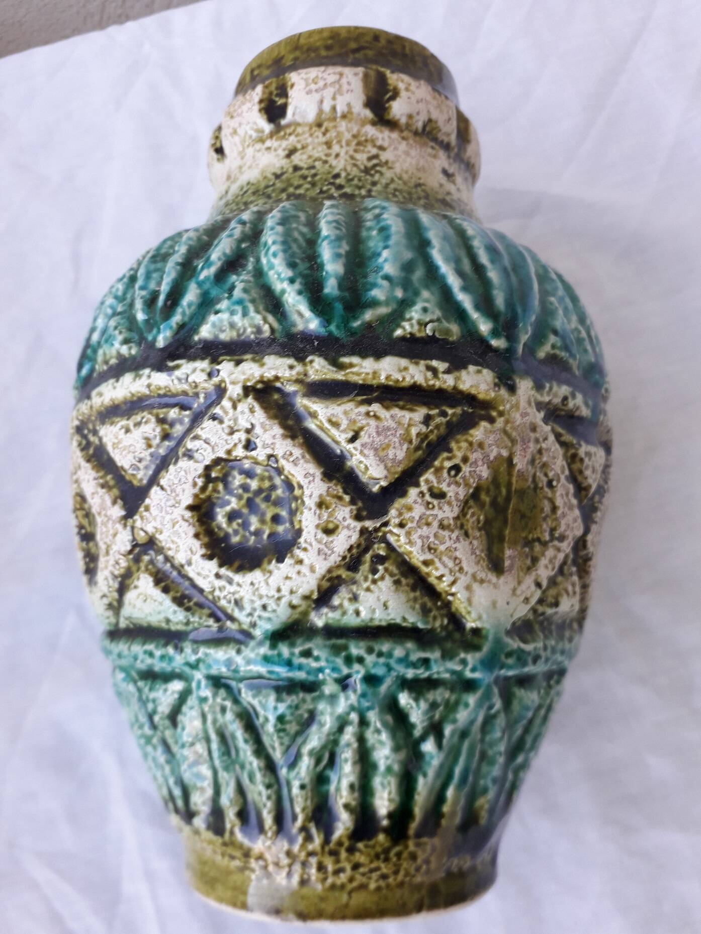 Bay ceramic vase