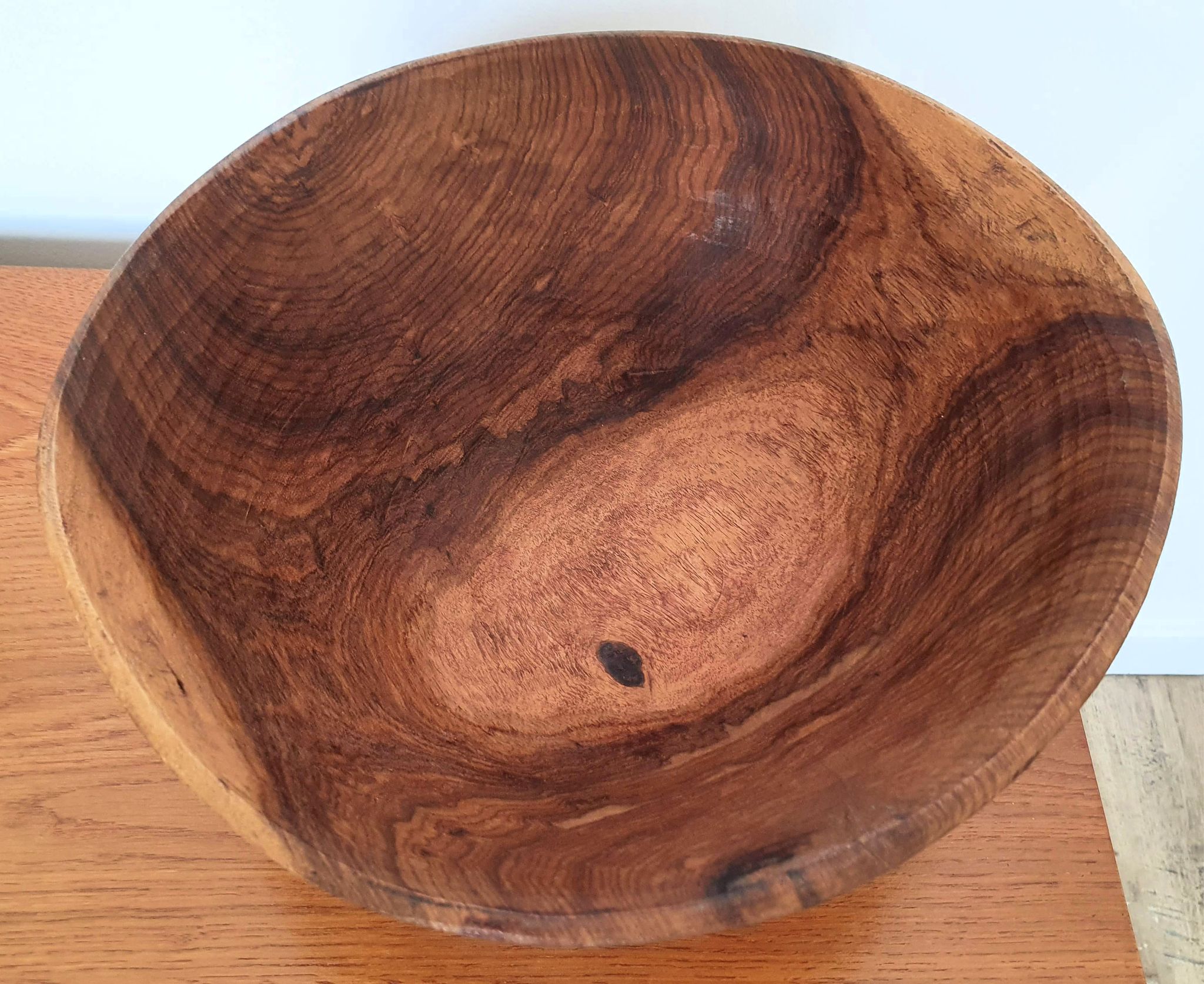 Wooden bowl culbuto