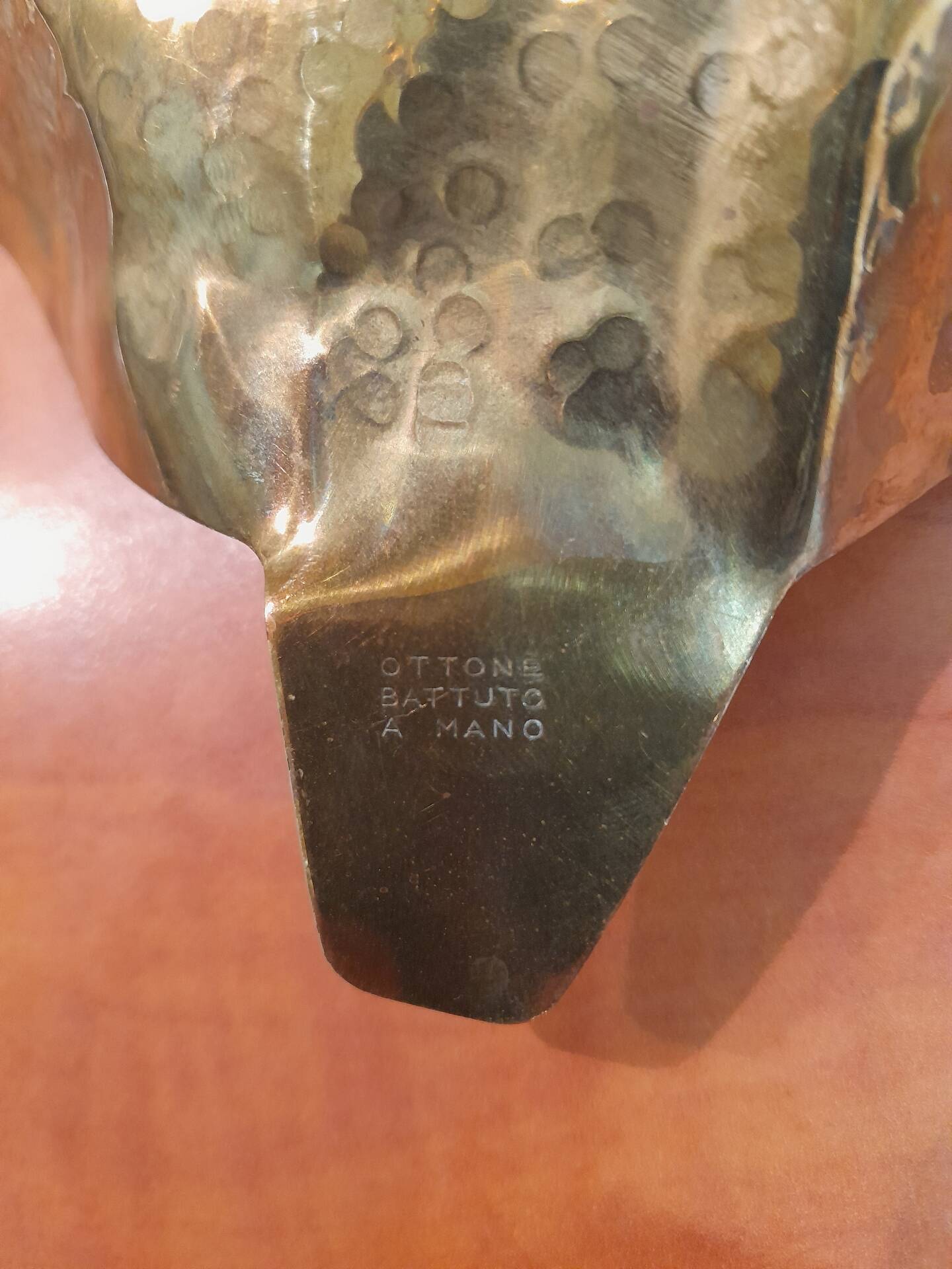 Vintage 1960s hammered brass leaf ashtray – Italy