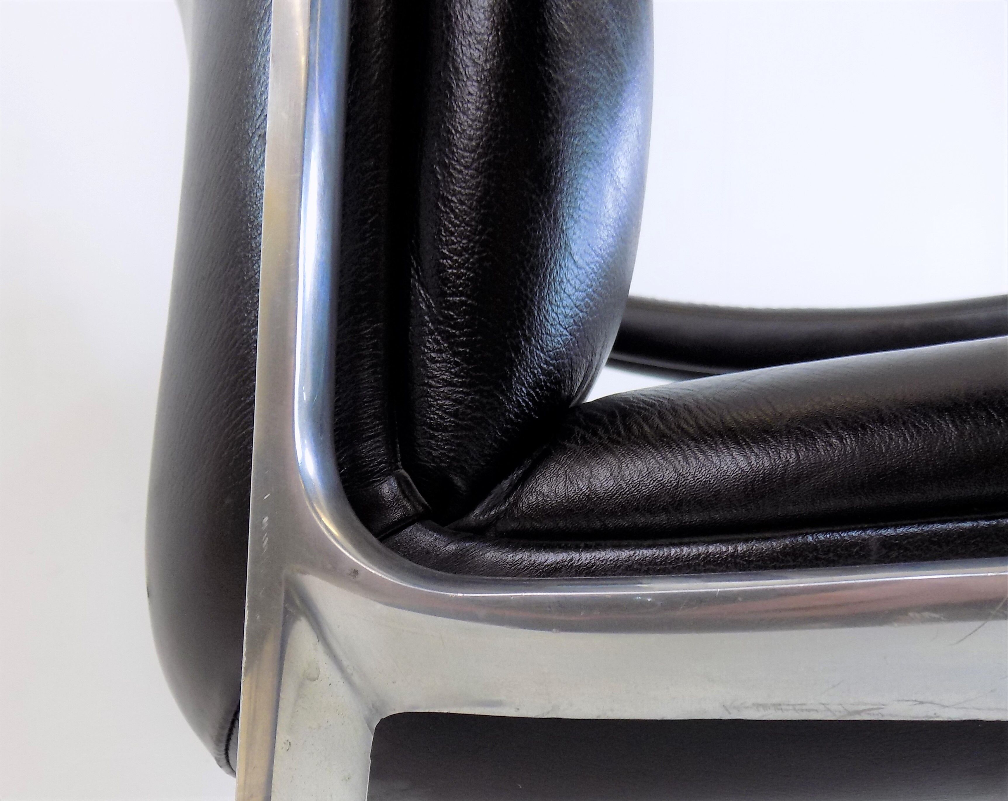 Lot de 2 fauteuils en cuir Röder Söhne by Miller Borgsen