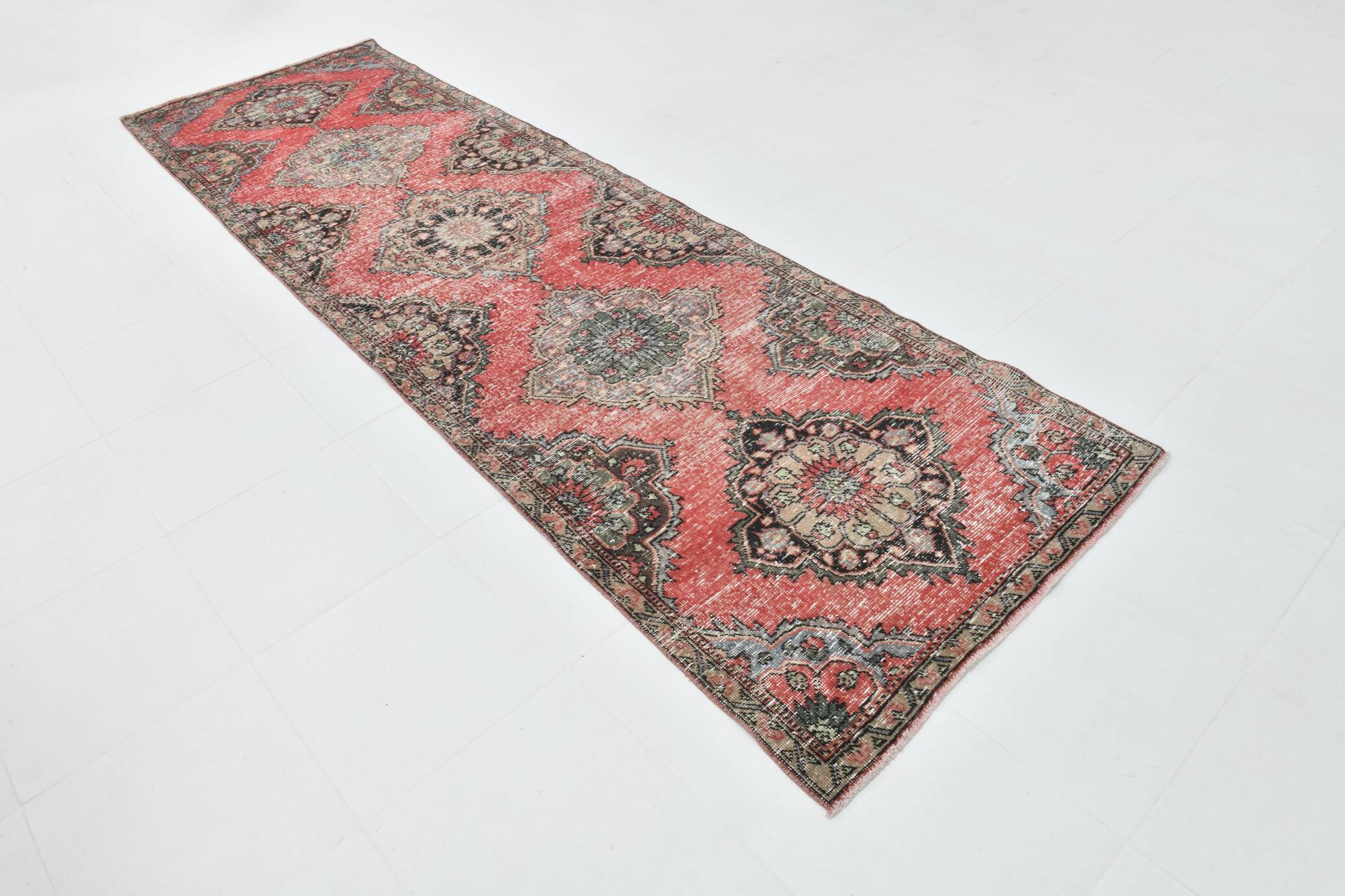Classic Pattern Red & Green Vintage Runner Rug, 104x344Cm