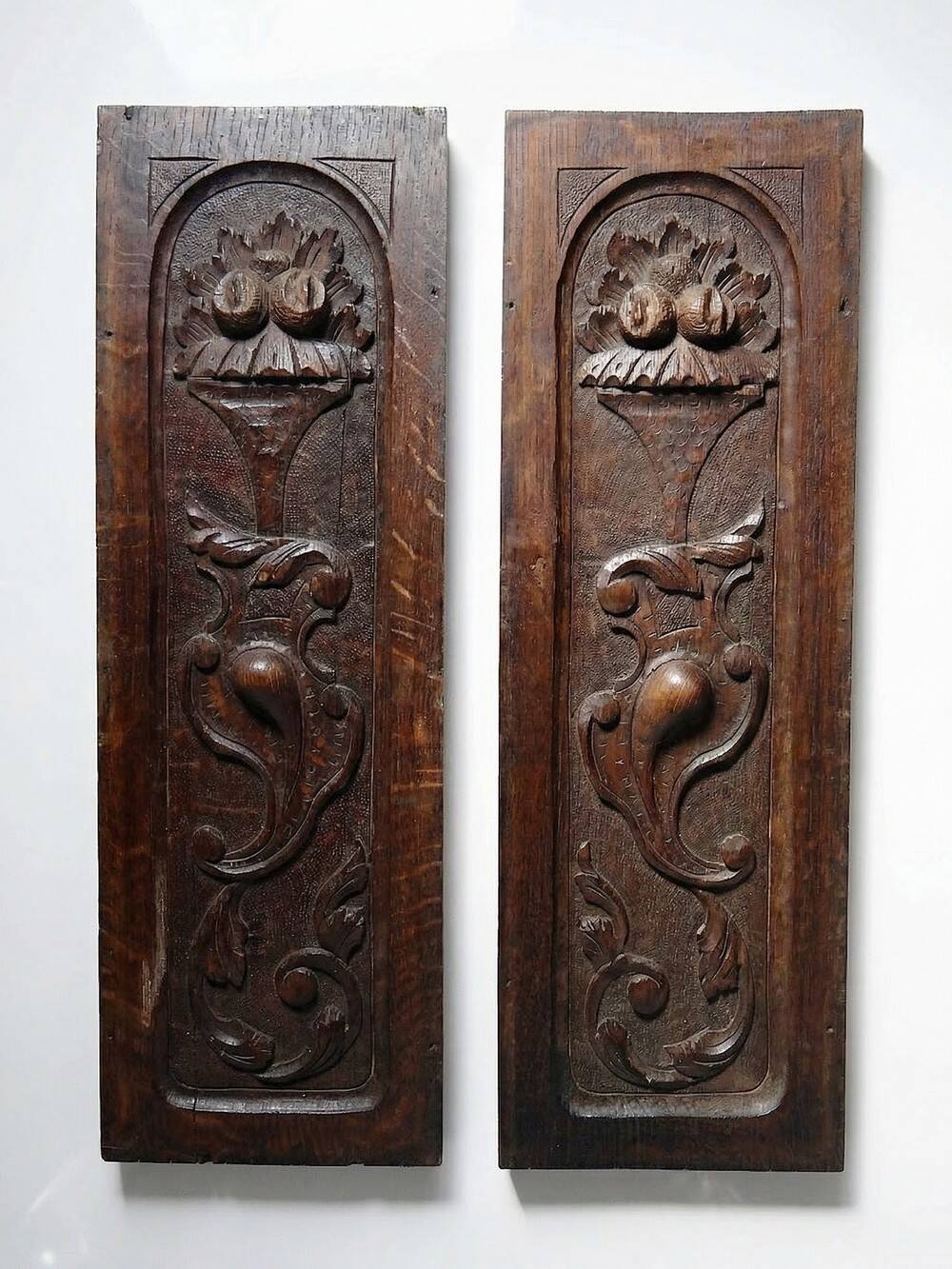 Pair of decorative wall panels in carved wood from the 19th century.