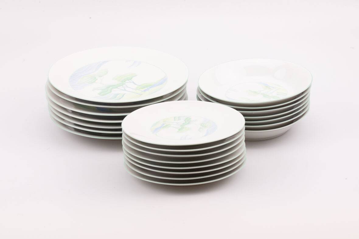 Set of 7 porcelain plates Lourioux Deshoulières - dessert, plates and deep bowls.