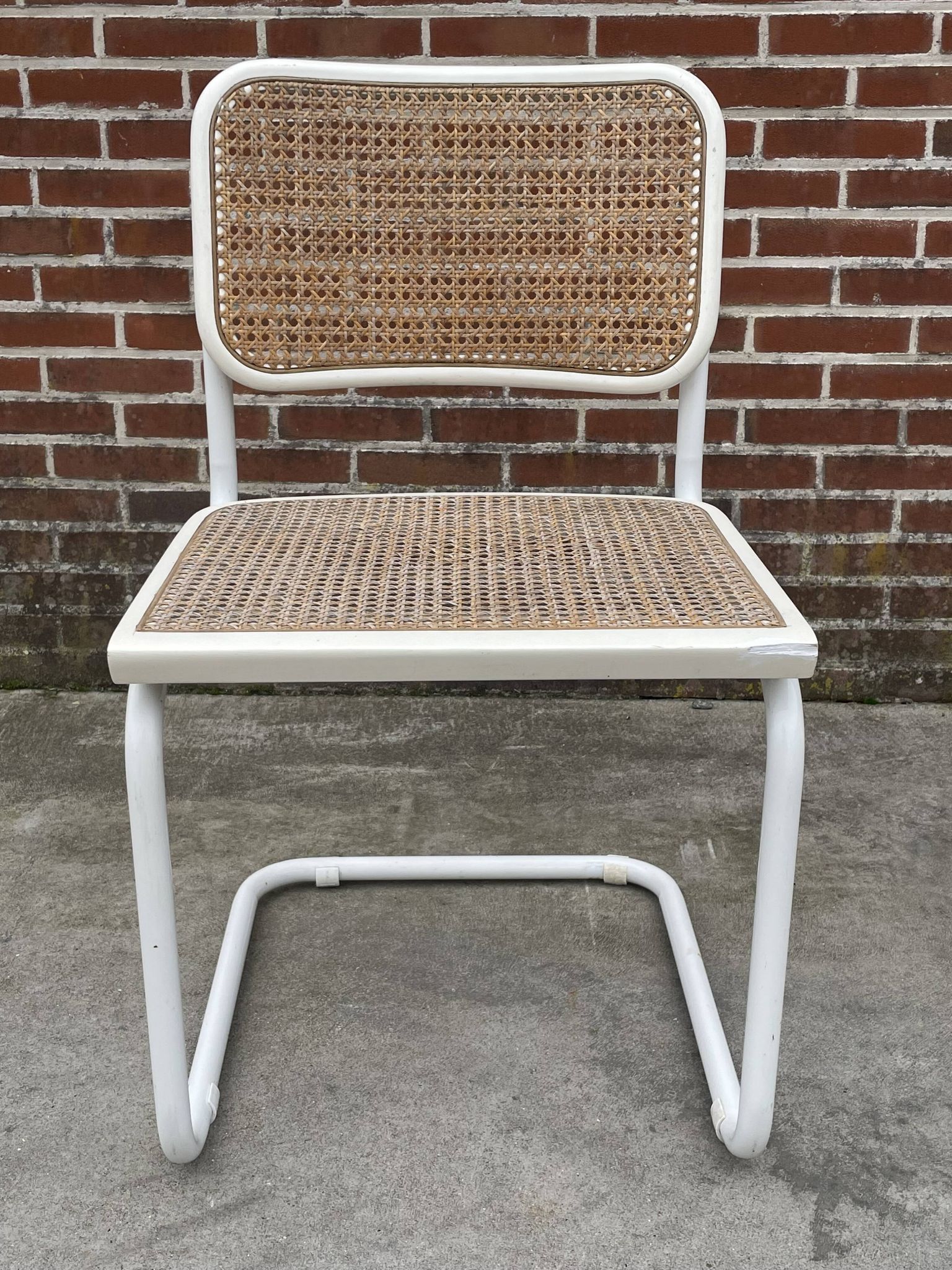 Set of 4 Cesca b32 model chairs in white by Marcel Breuer