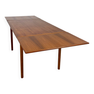 Teak extendable Danish dining table, H. Sigh & Søns Møbelfabrik AS