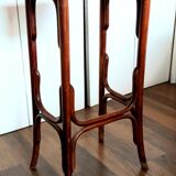 Gueridon en bois rouge