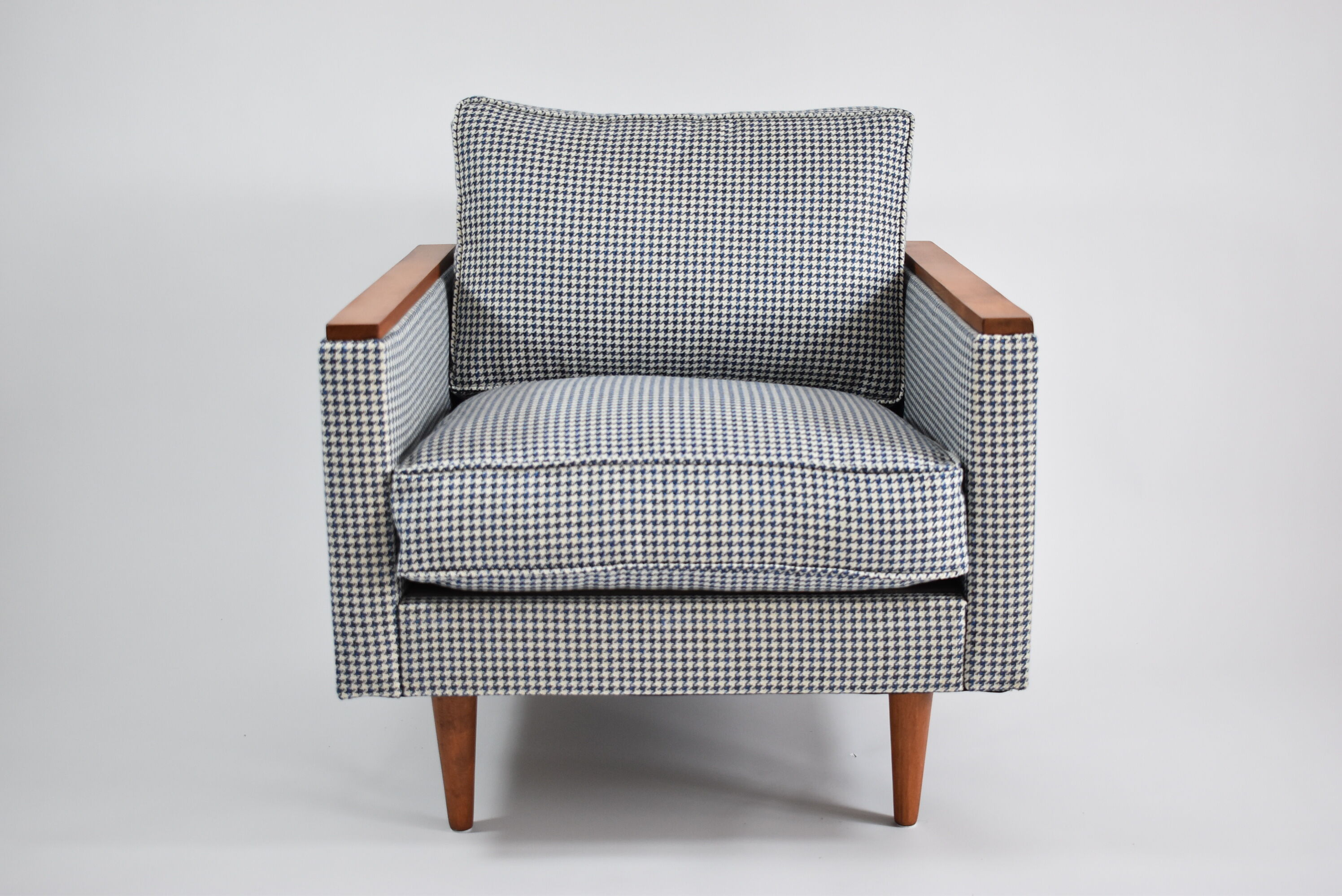 Armchair model Cube, renovated, original polish design, 1970, pied de poule