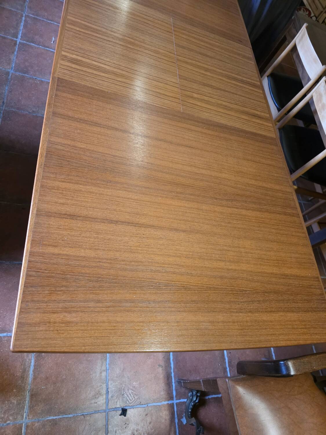 Table scandinave galbée extensible papillon en teck années 60