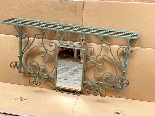 Bronze patina wall dressing room