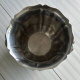 Seau à champagne en métal argenté, poignées intégrées, design classique.