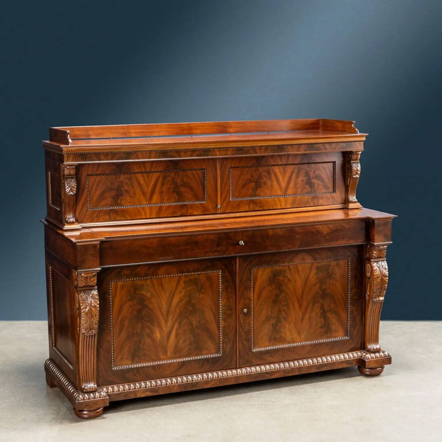 Writing desk in mahogany, Italy, 19th century