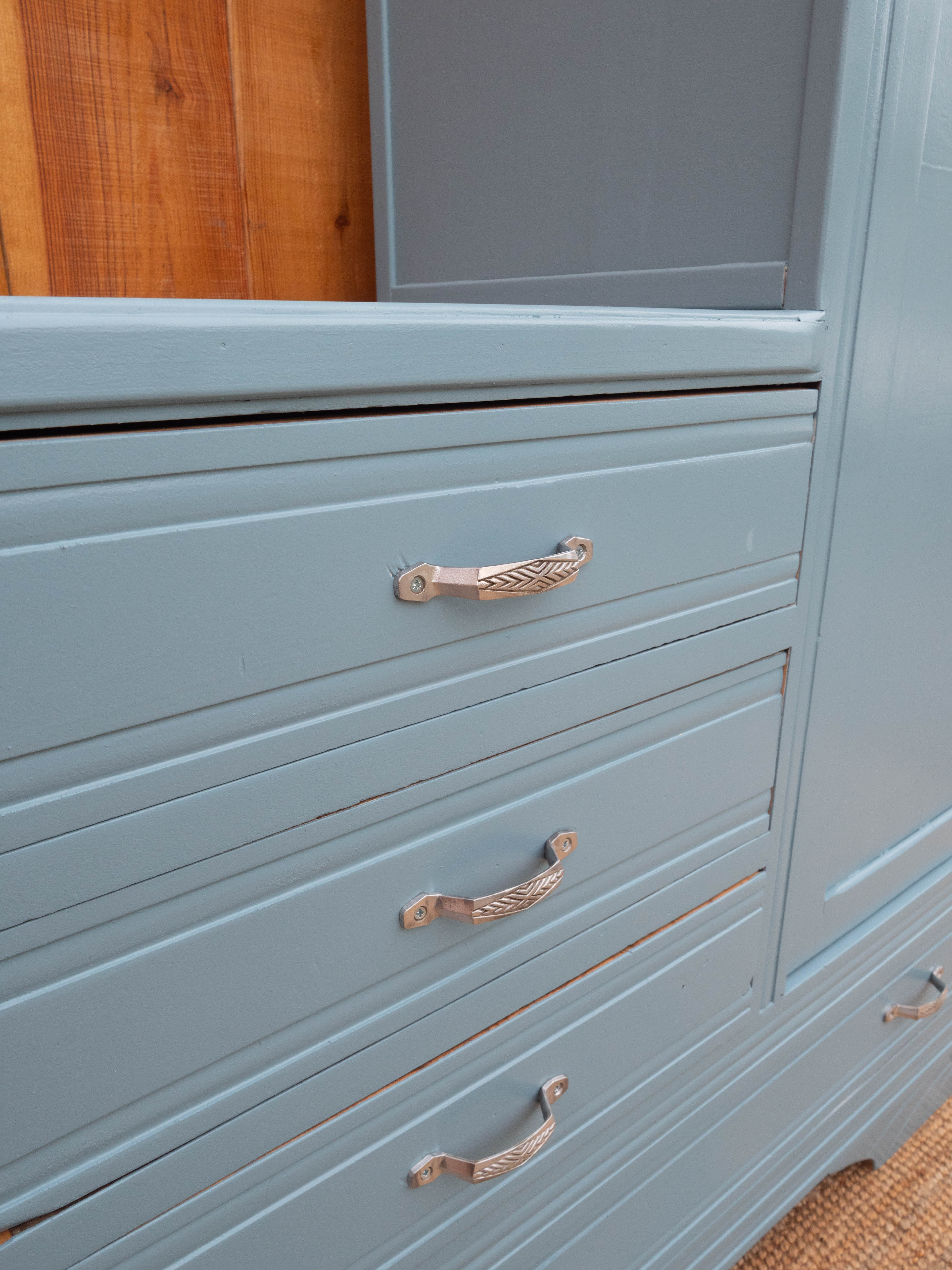 Armoire asymétrique