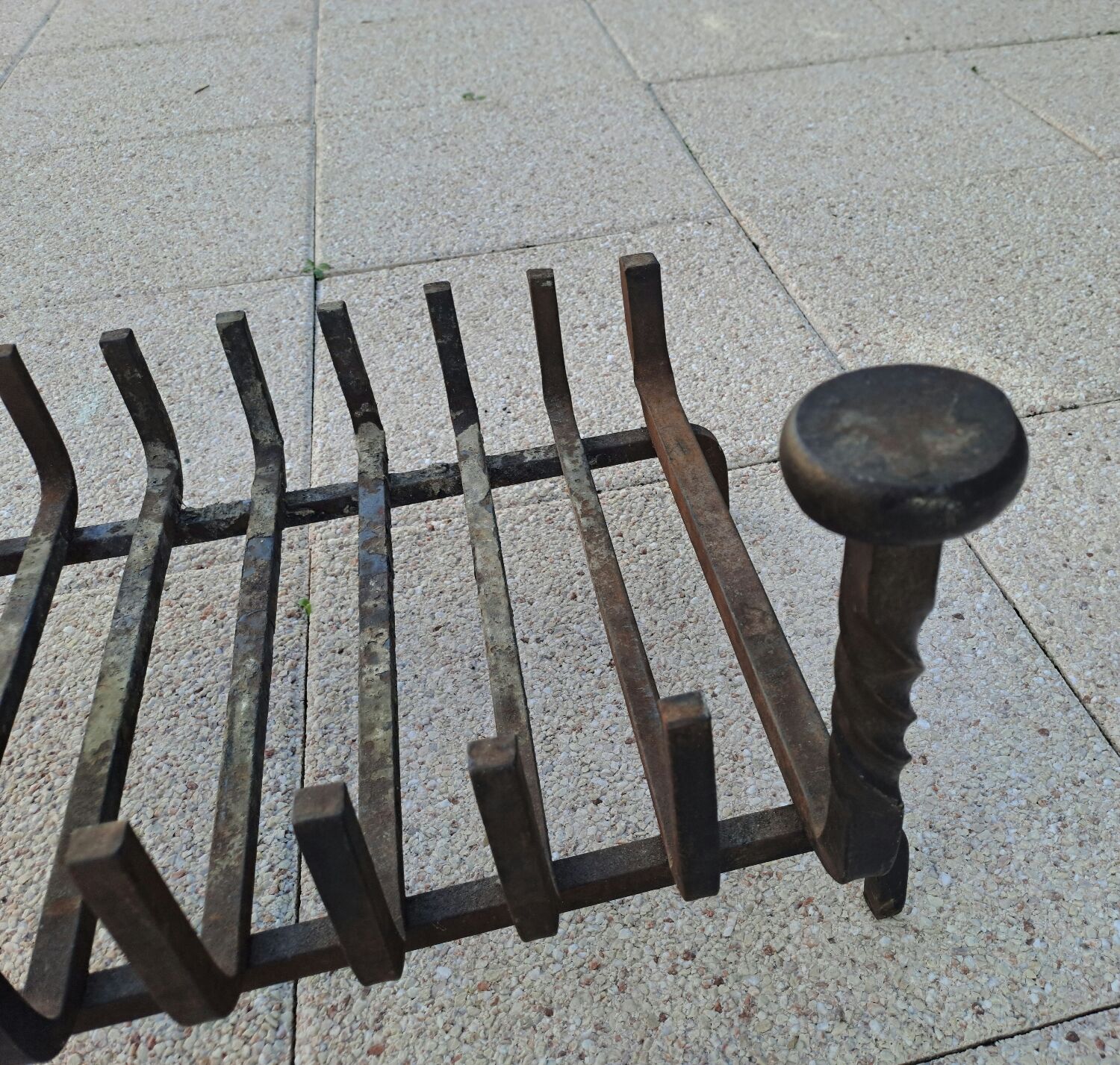 Cast iron log holder