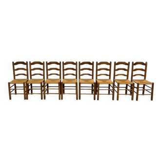 Série de 8 chaises en orme massif et assise paillée
