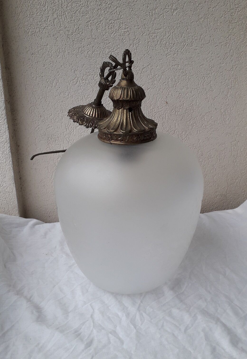 Glass and bronze pendant lamp