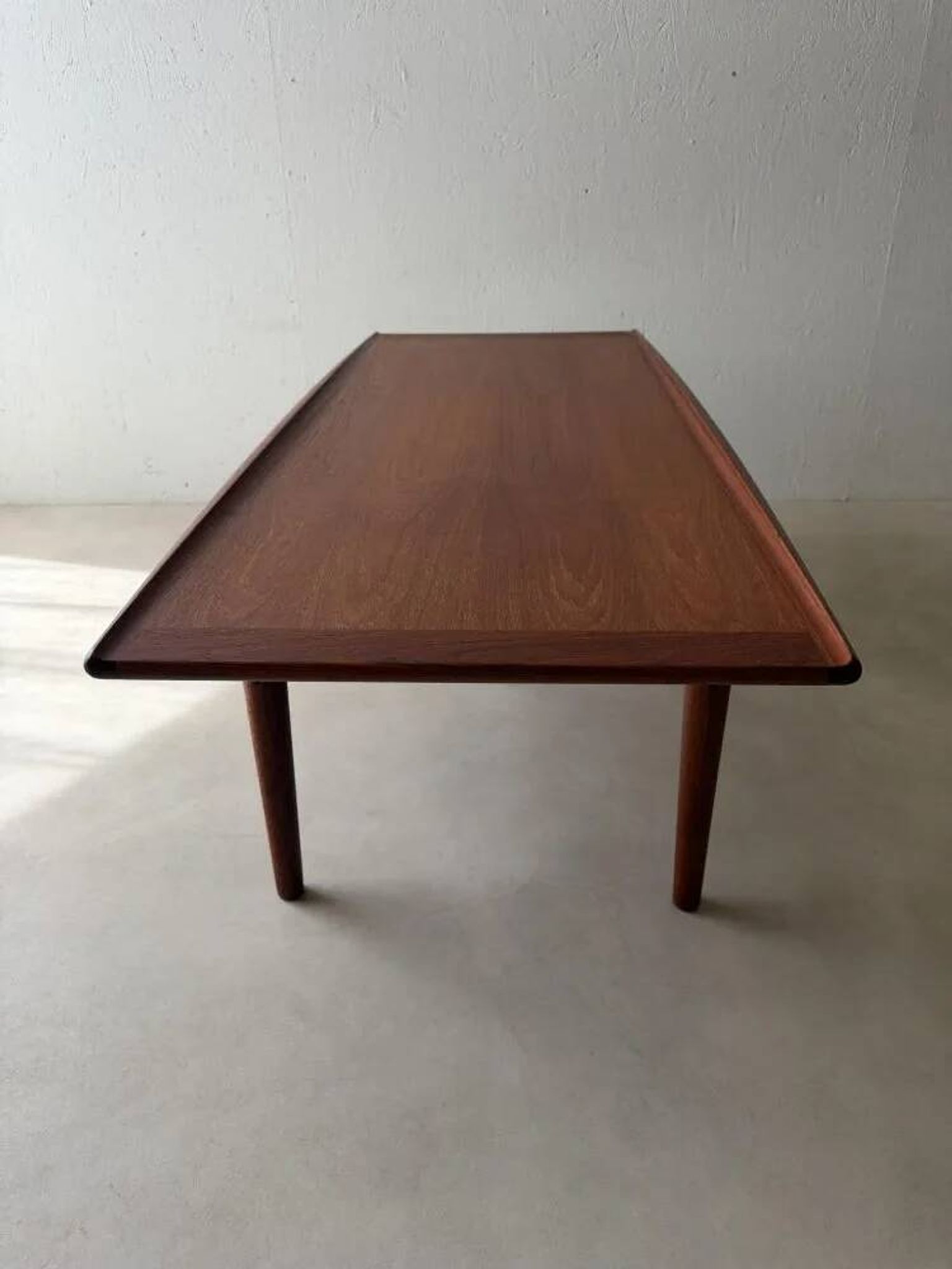 Table basse en teck Grete Jalk Glostrup Møbelfabrik années 1960