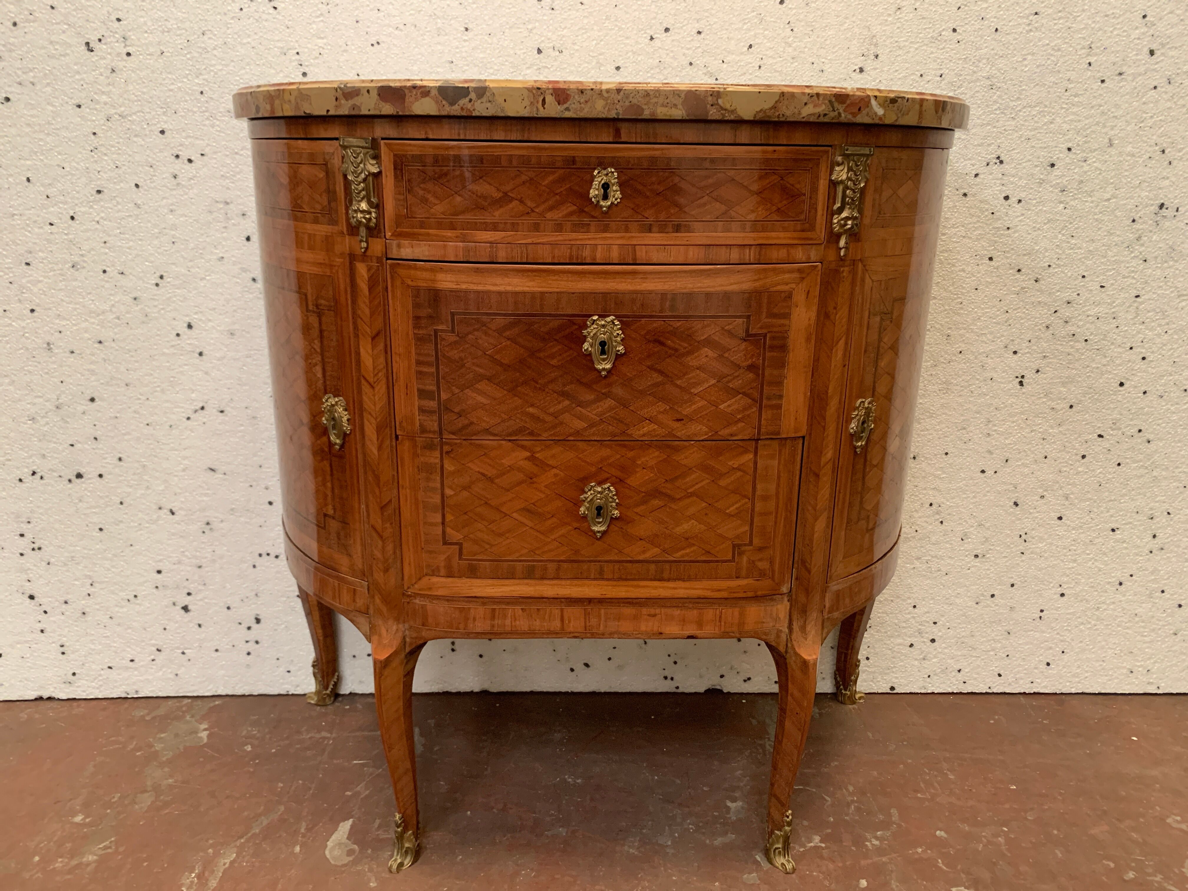 Chest of drawers in half moon style Louis XVI Marquetry with cube bottom XX century