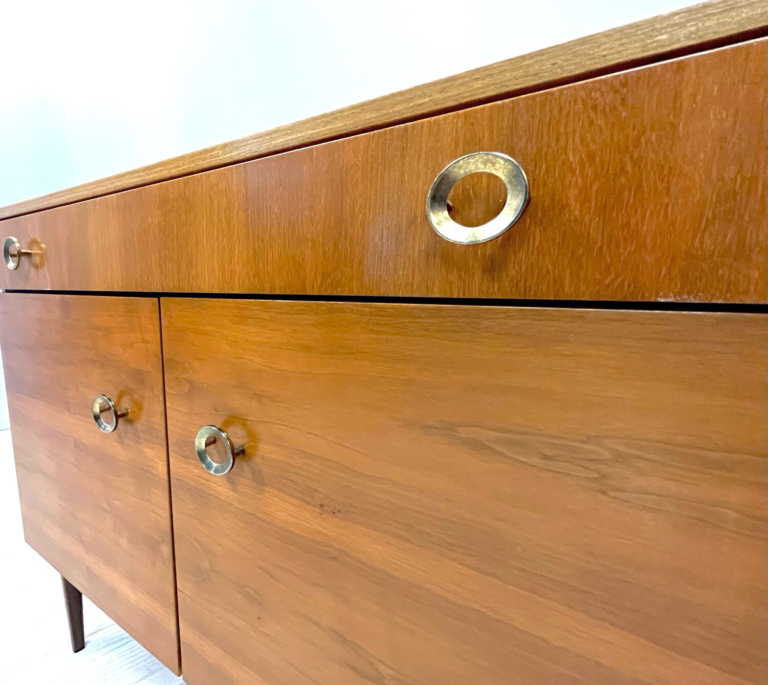 Shoes cabinet