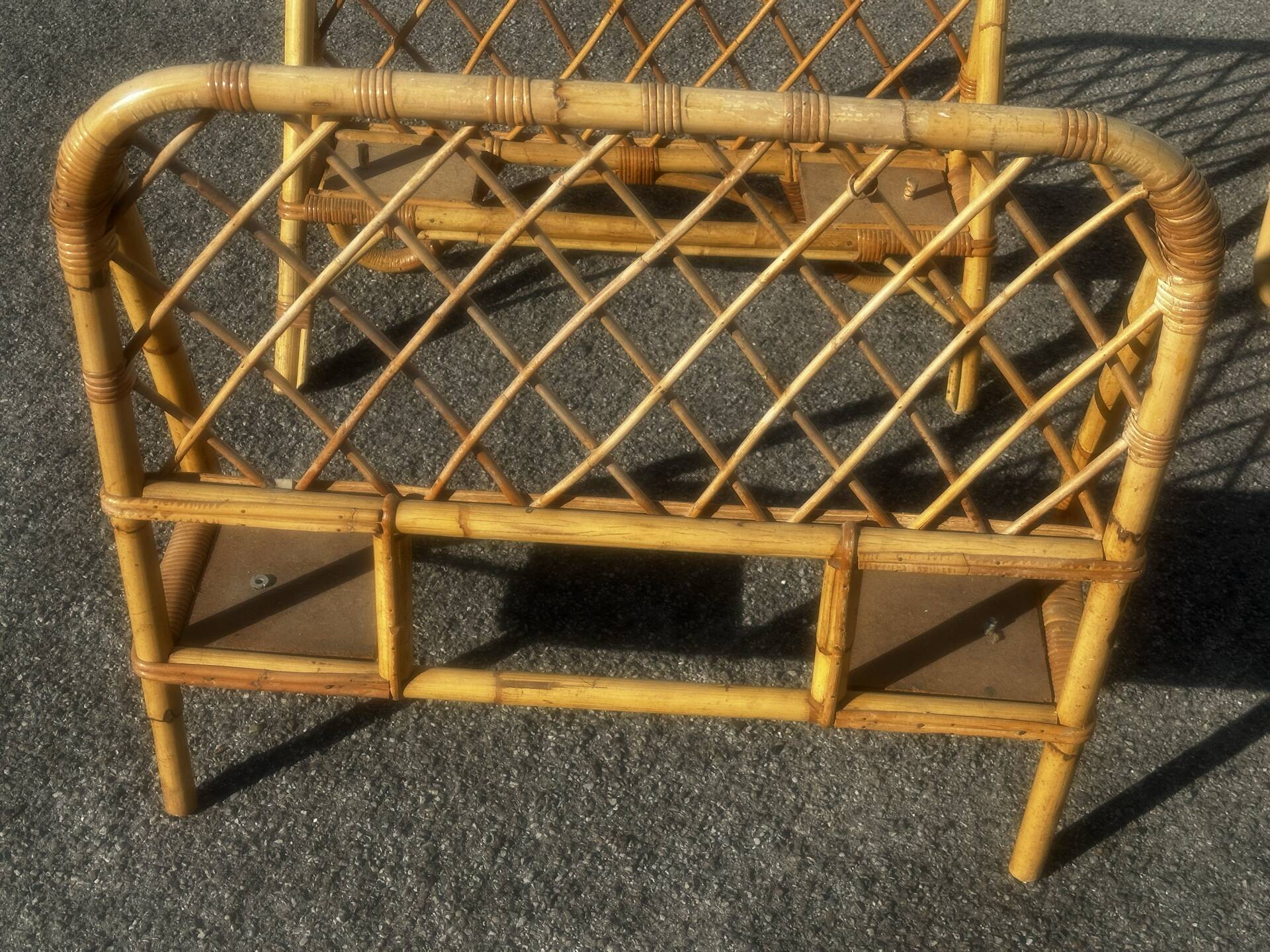 Pair of vintage single beds in rattan, 1970s.