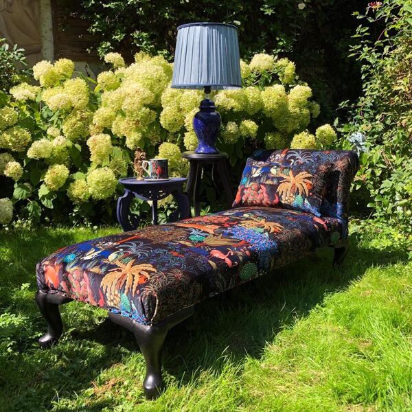 Lit de repos et son coussin, tissu Pierre Frey
