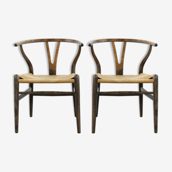 Pair of CH24 wishbone dining chairs by Hans Wegner for Carl Hansen Denmark