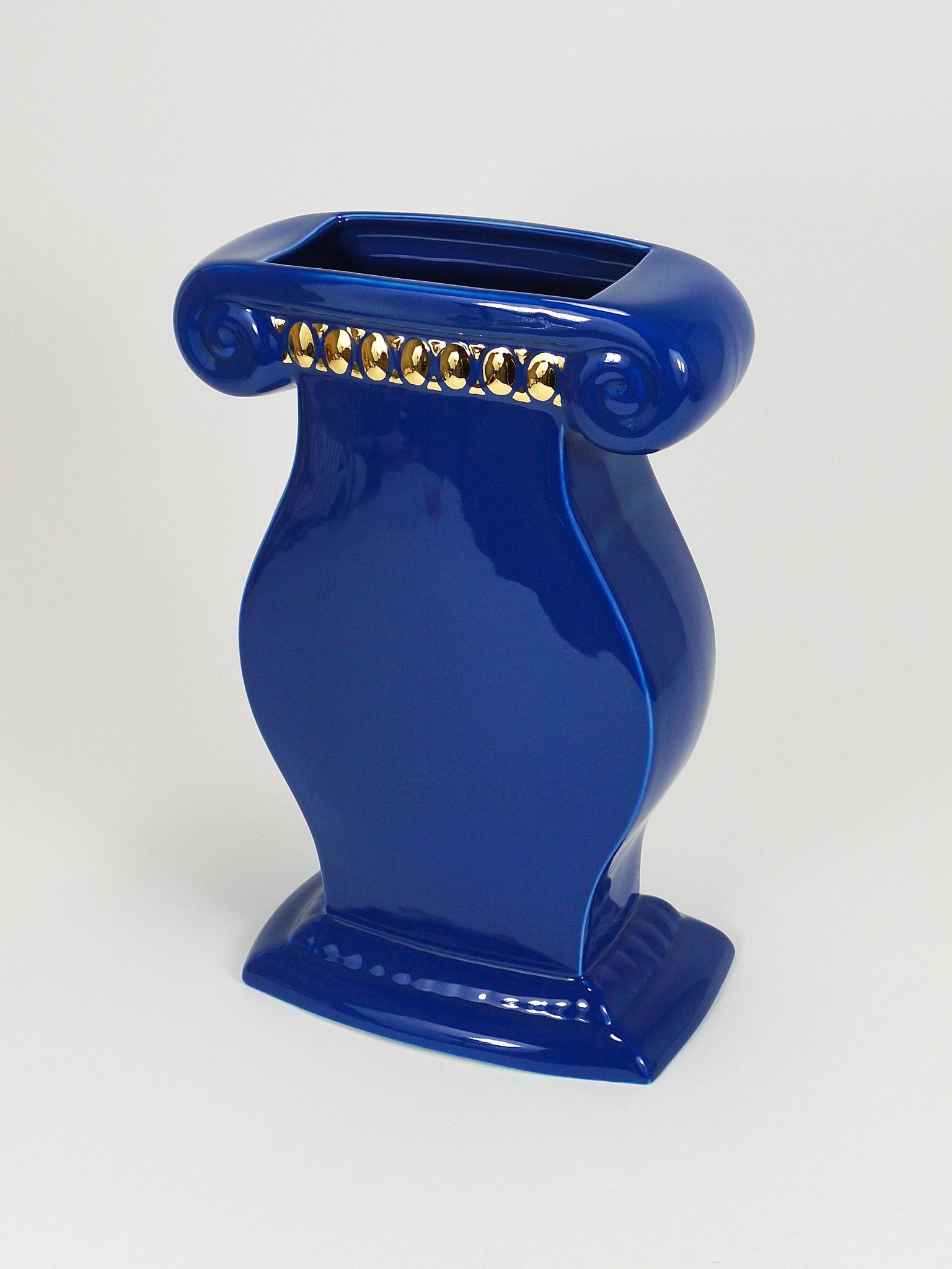 Heide Warlamis Vase Postmodern Grand Design Memphis, Vienna Collection, 1980s