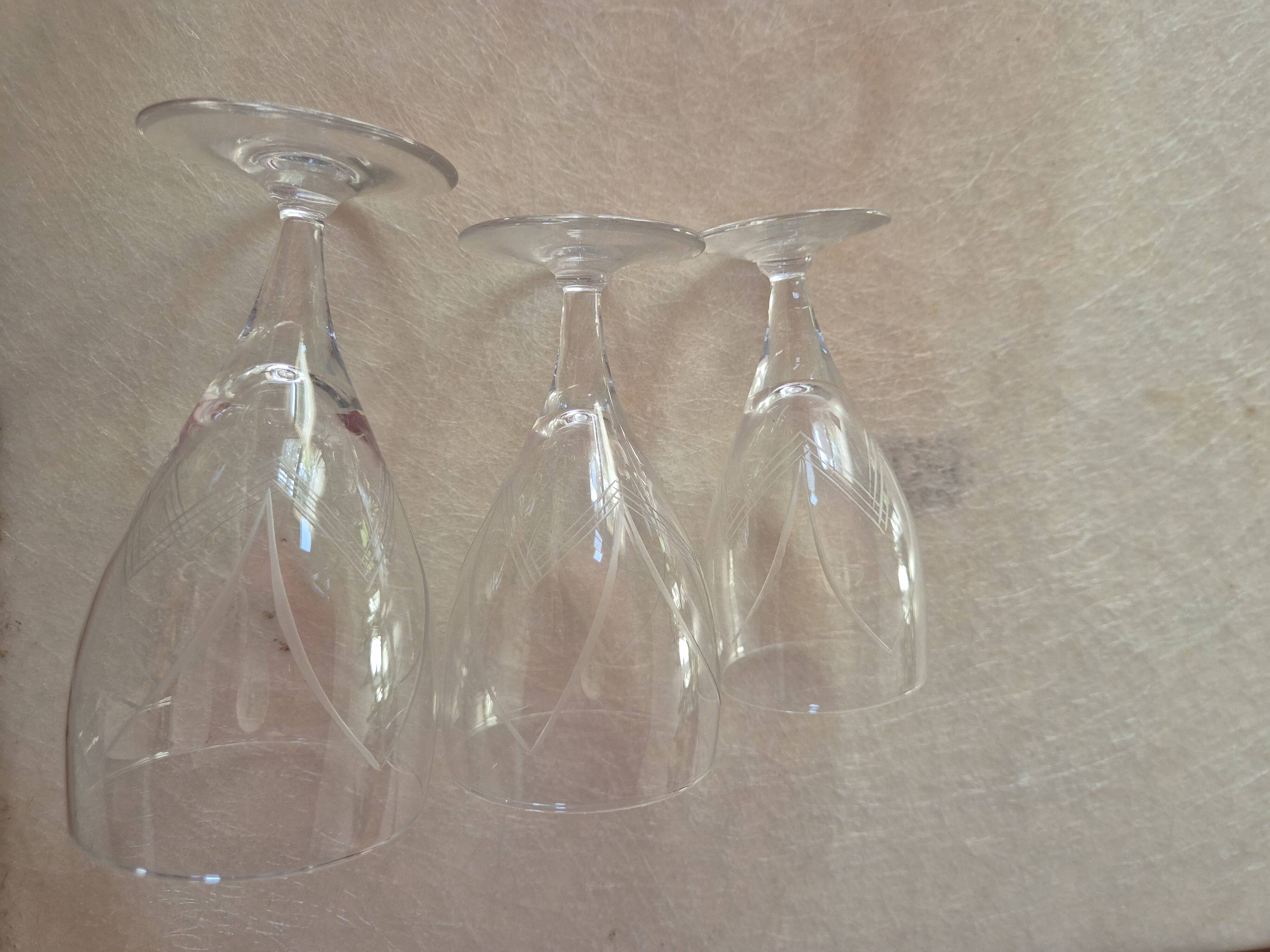 Bel ensemble de 11 verres à pied vintage – Cristal gravé Art Déco – 3 taill