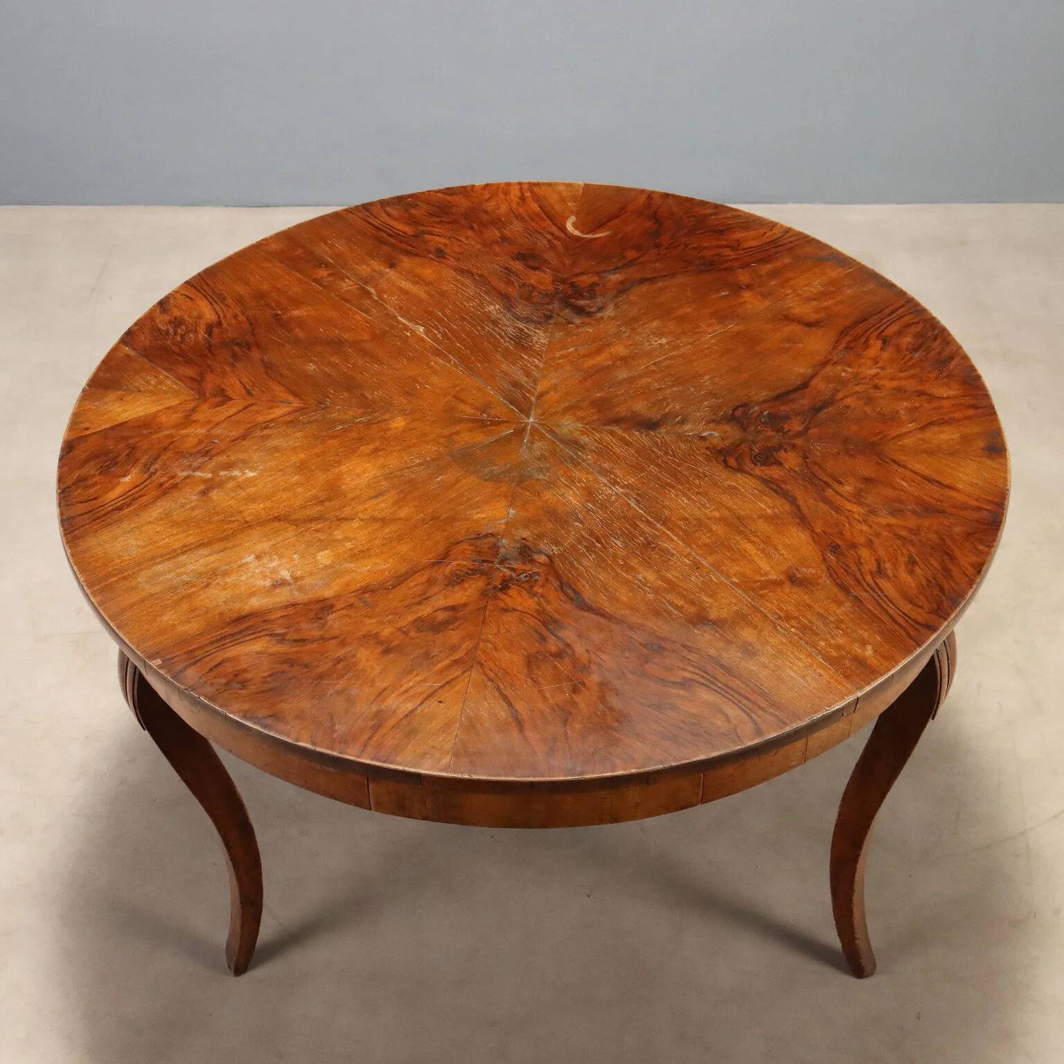 Table ronde élégante avec tiroir et pieds galbés