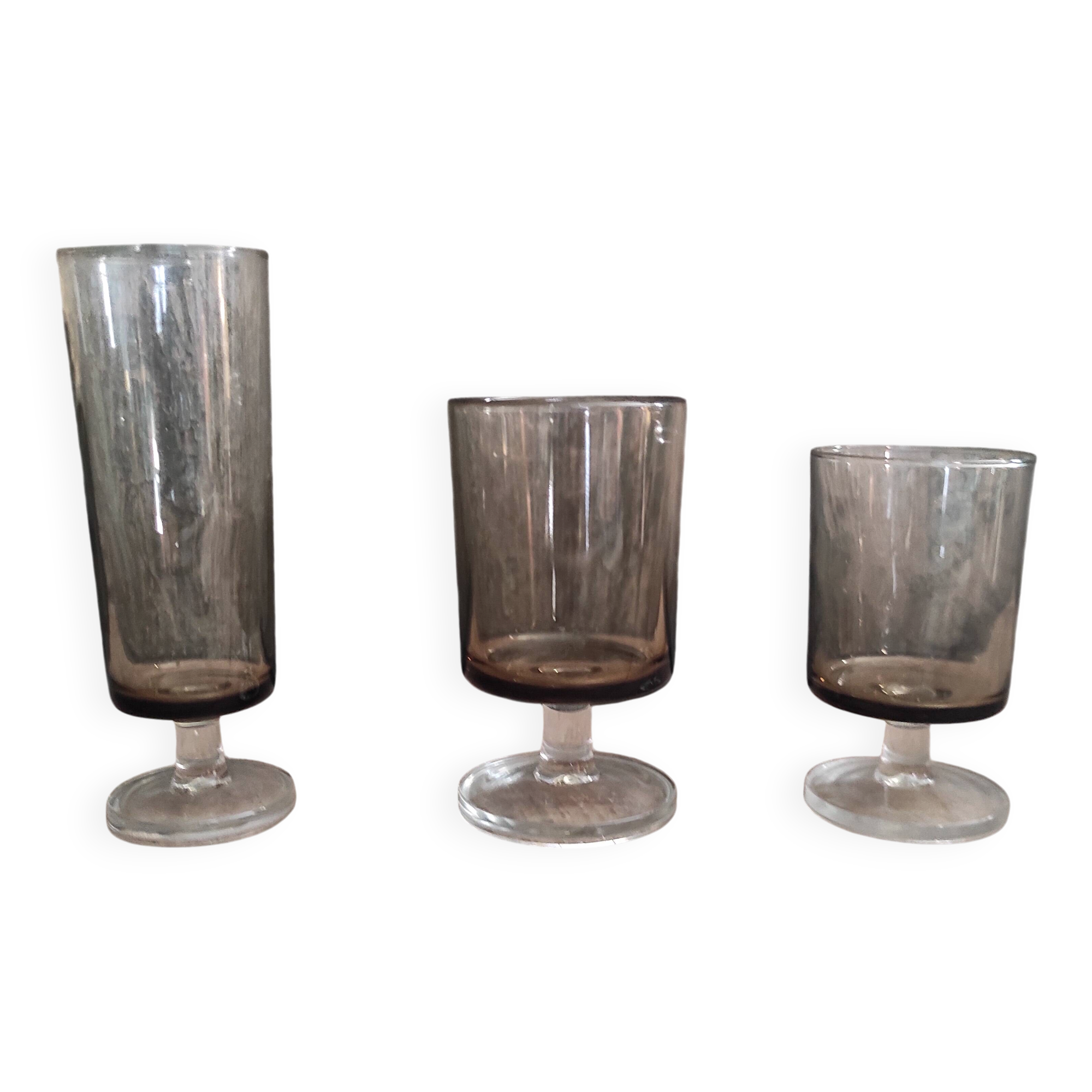 Set 4 champagne glasses and 12 wine glasses. Luminarc