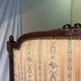 Antique Louis XVI style daybed in carved wood and patterned fabric