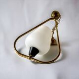 Suspension moderniste en verre sablé blanc et laiton