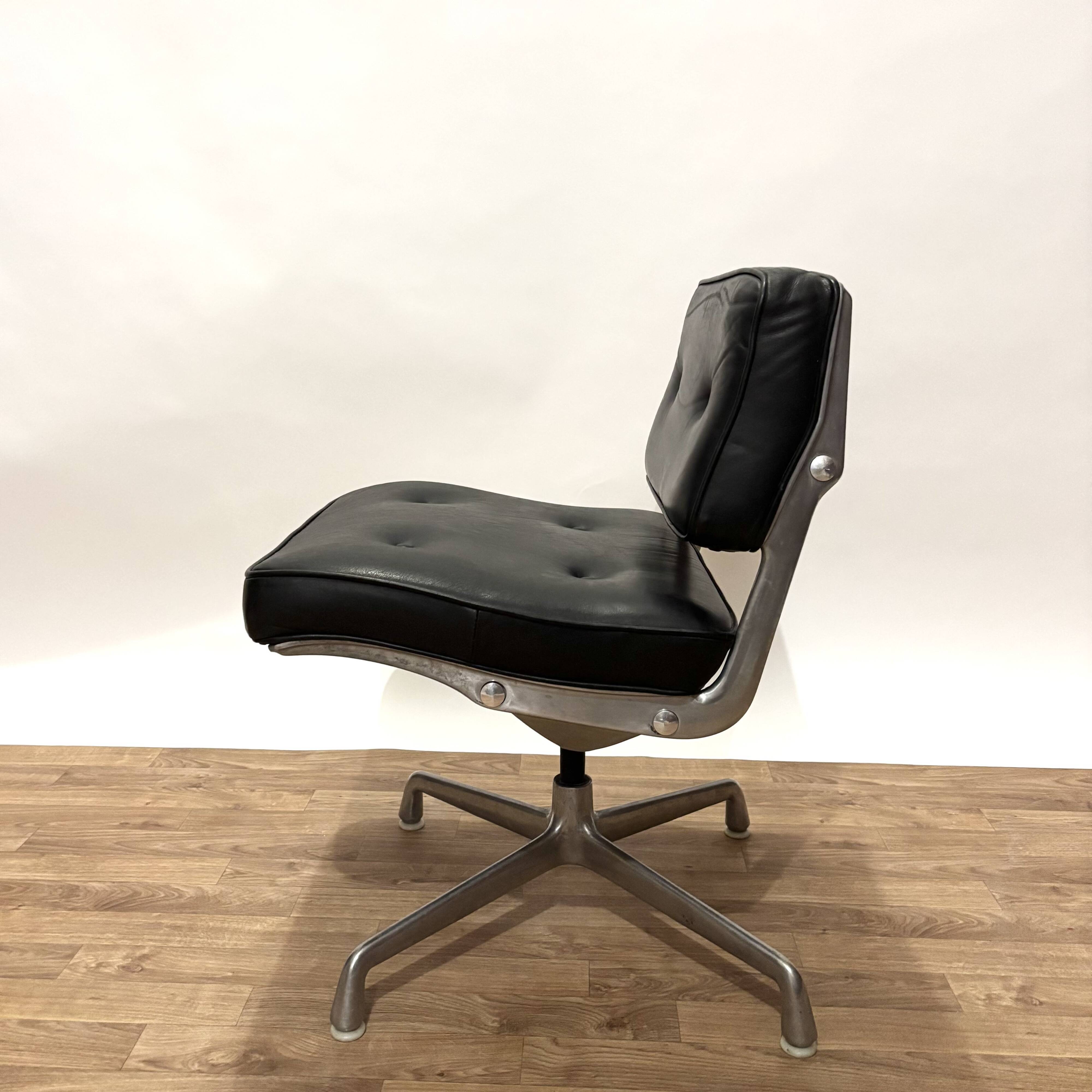 Intermediate Eames Chair from the 1970s in leather.