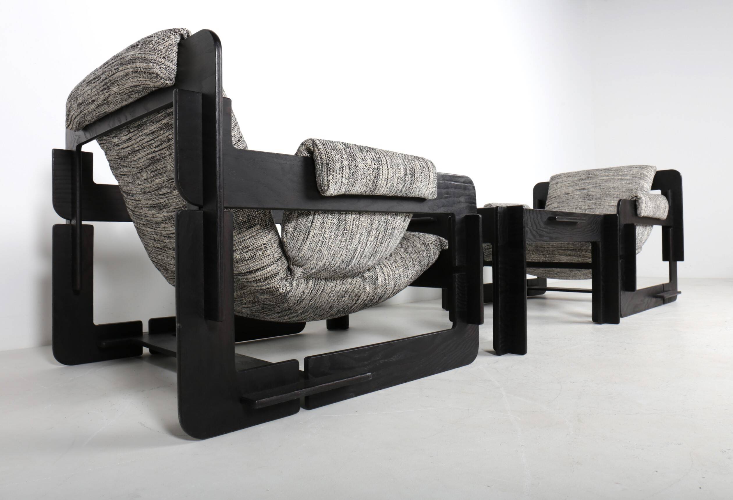 Pair of armchairs and coffee table Rover by Arne Jacobsen, 1968