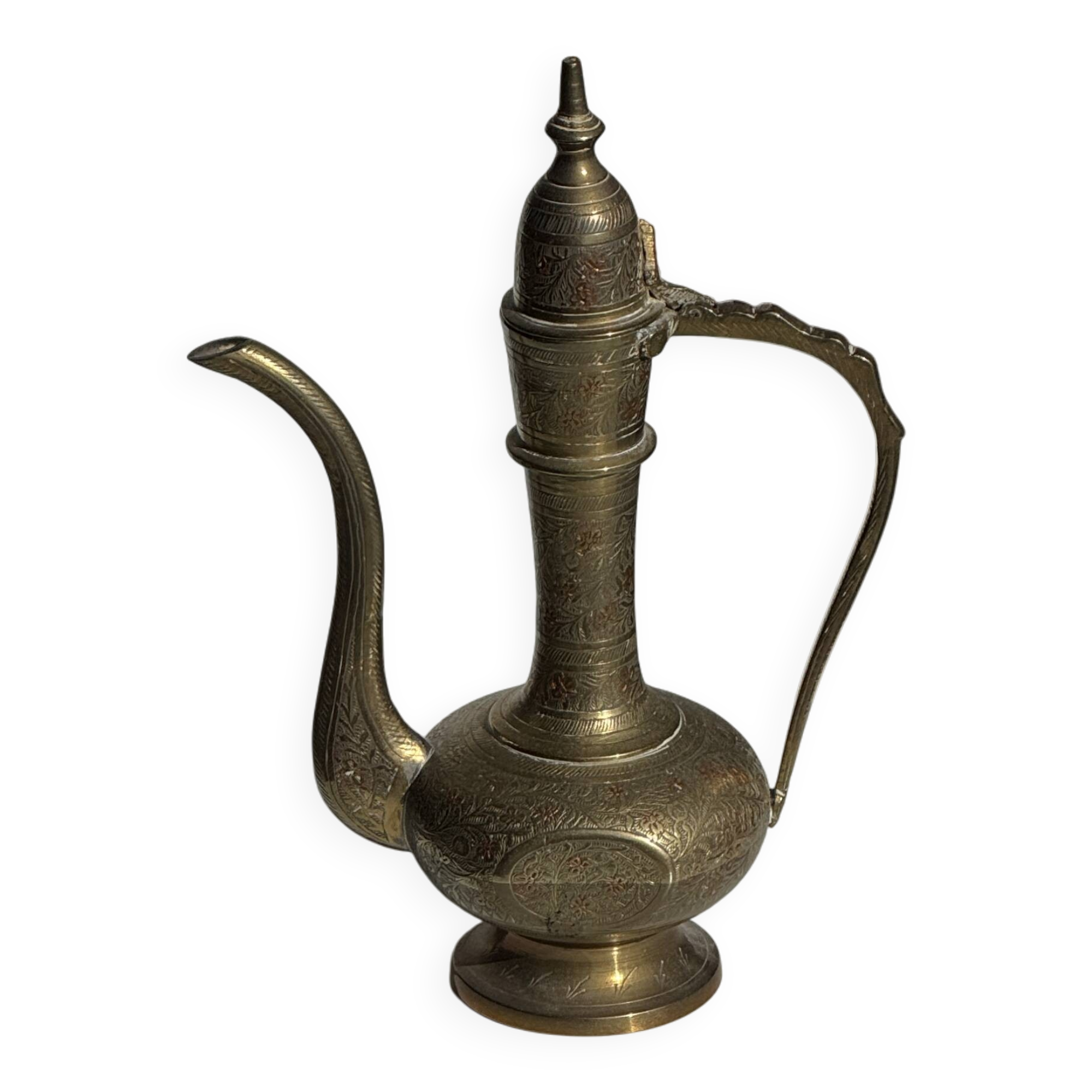 Verseuse gravée orientale en laiton doré H22