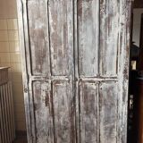 Large Parisian oak wardrobe from the early 20th century with an antique white patina