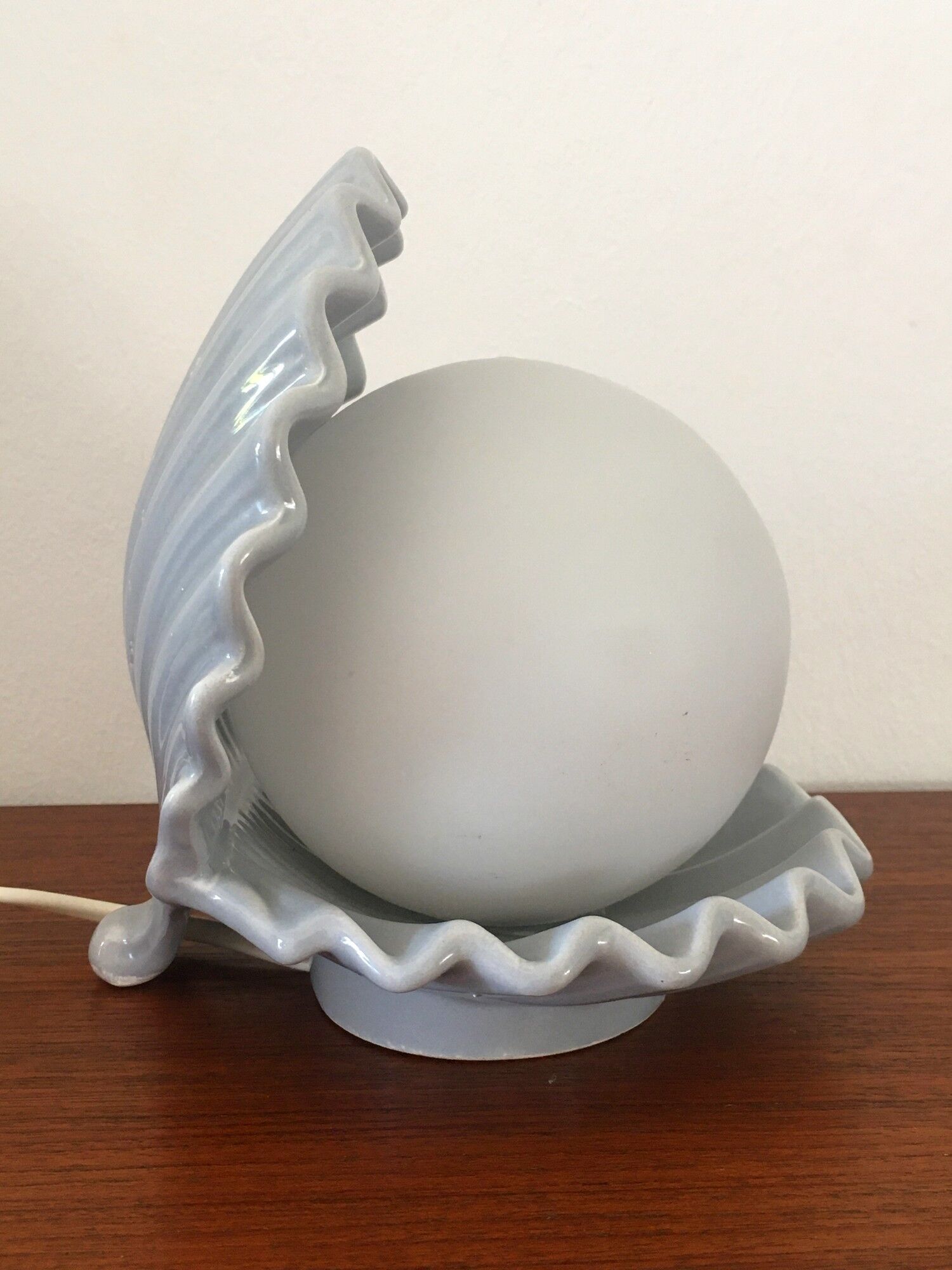 Vintage ceramic shell lamp