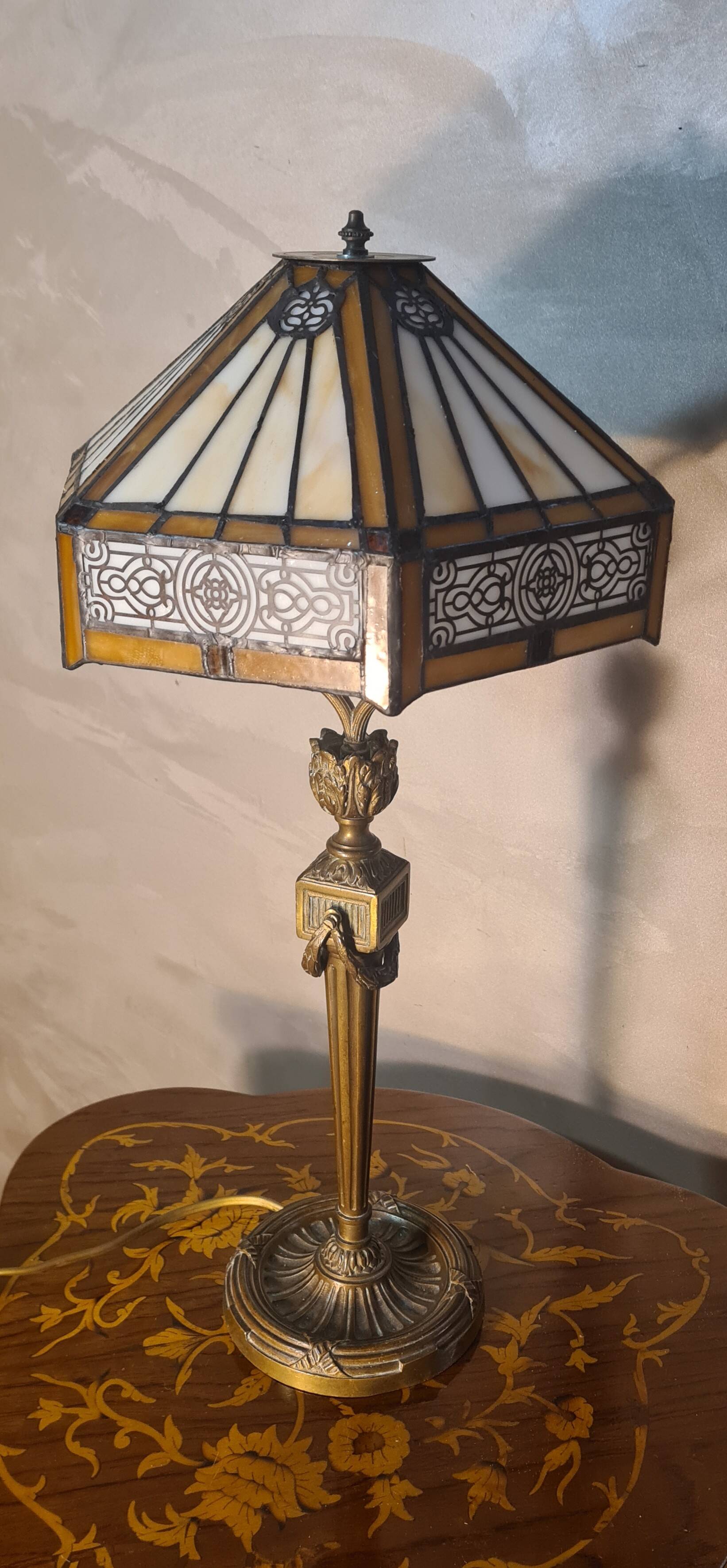 Bronze floor lamp from the 19th century with a handmade stained glass lampshade soldered with lead, measuring 52x26.