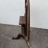 Roundtable with a tilting tray
