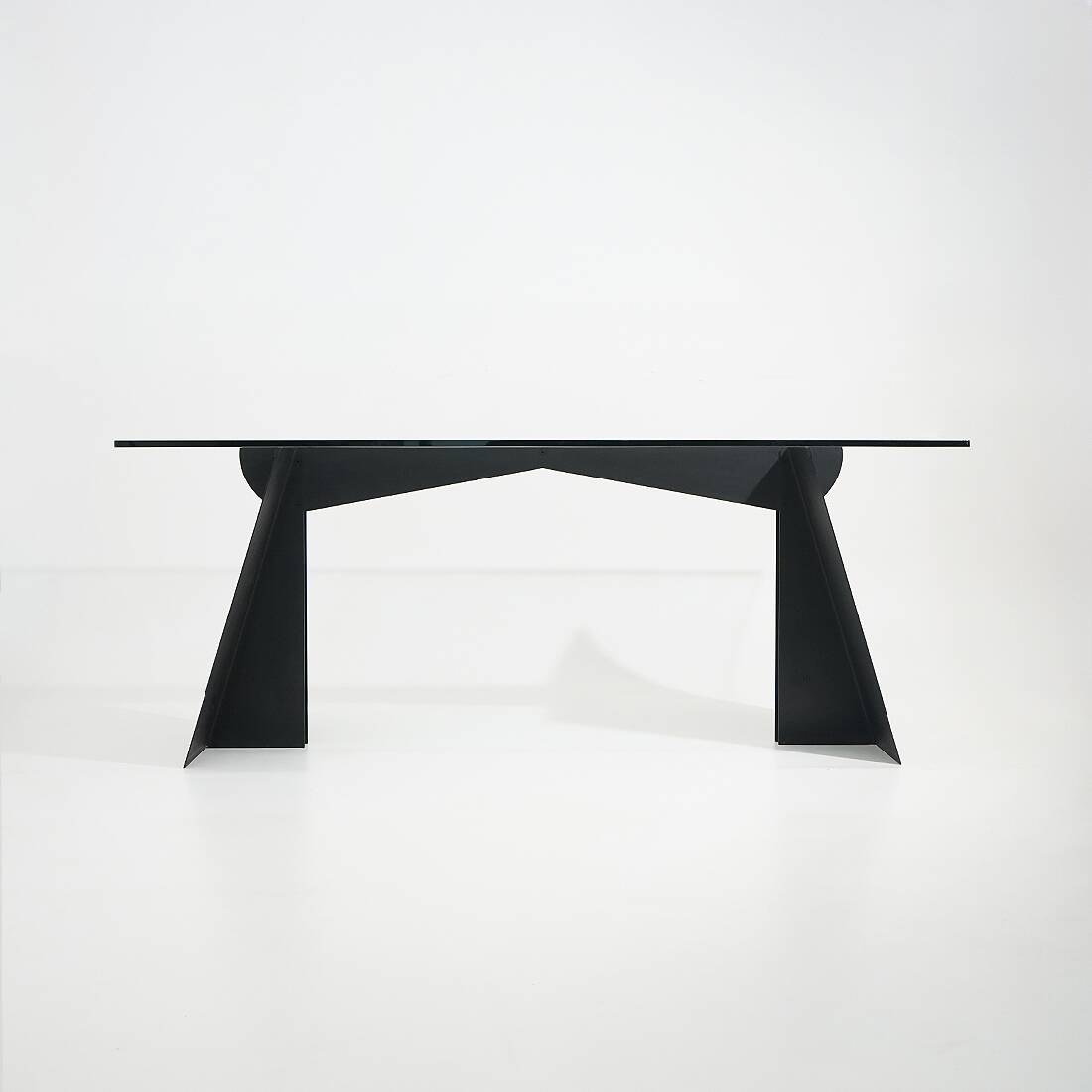 Table en verre et métal noir, années 1970