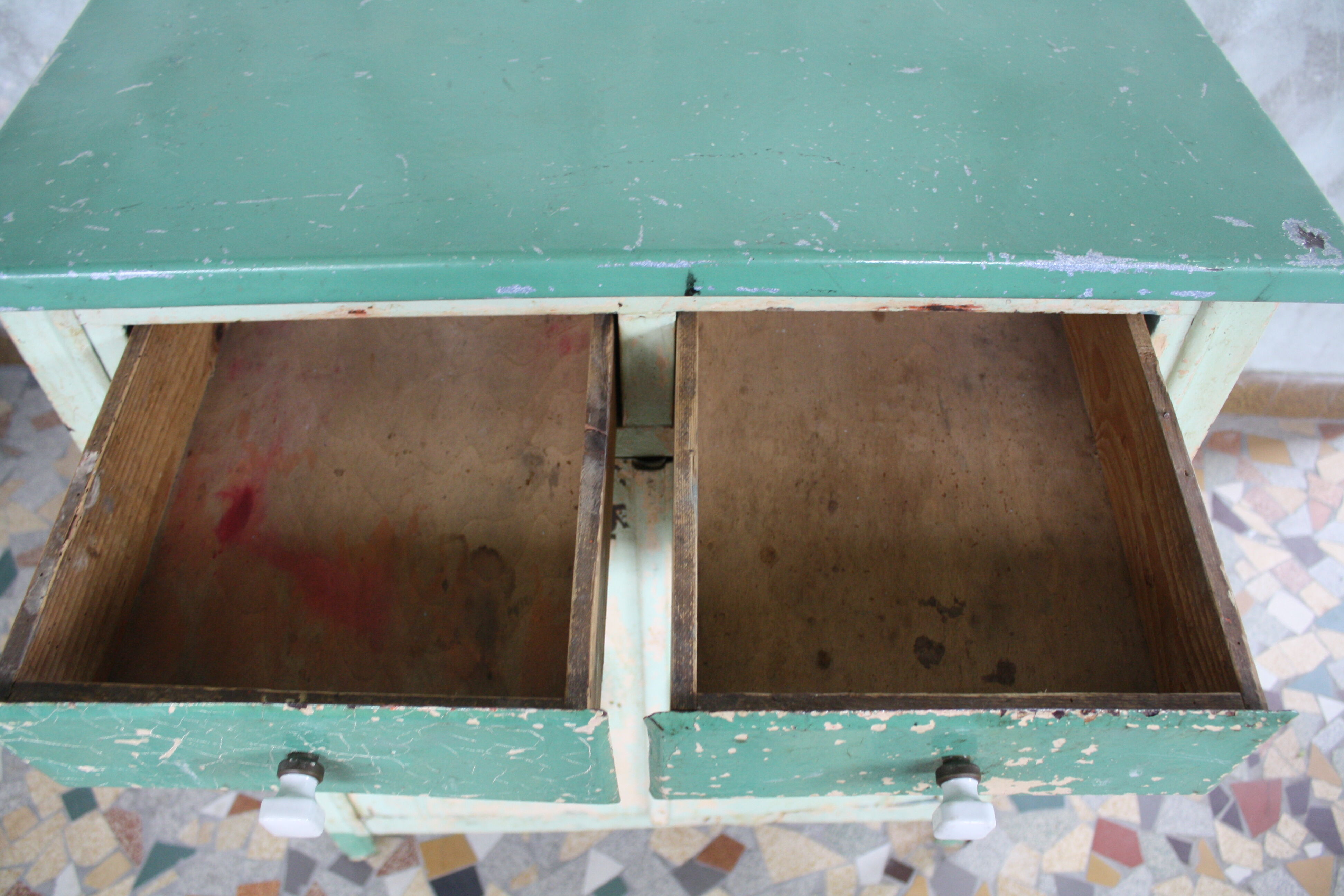 Industrial low metal buffet