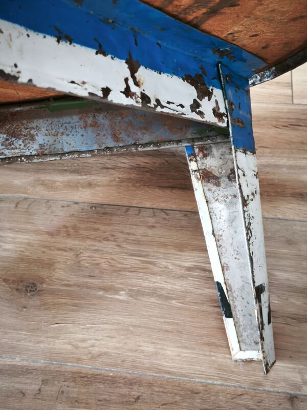 Table basse vintage en tôle de bidon industriel