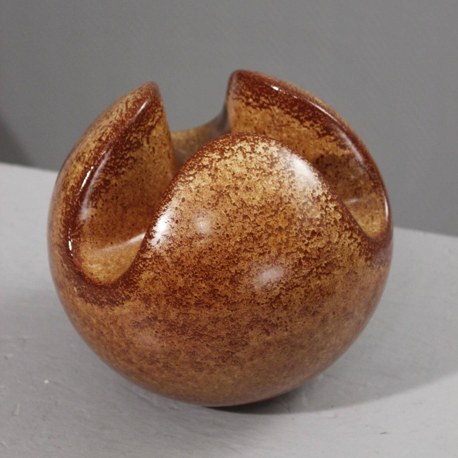 Roberto Rigon & Bertoncello Ceramiche trilobed sphere vase Italy 1970