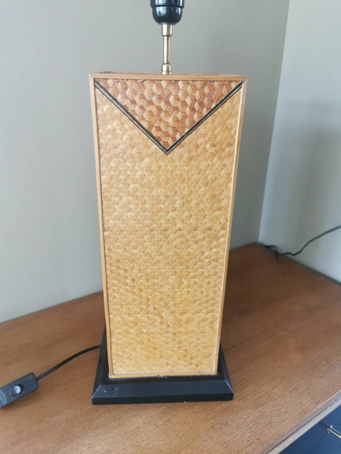 Vintage straw marquetry lamp
