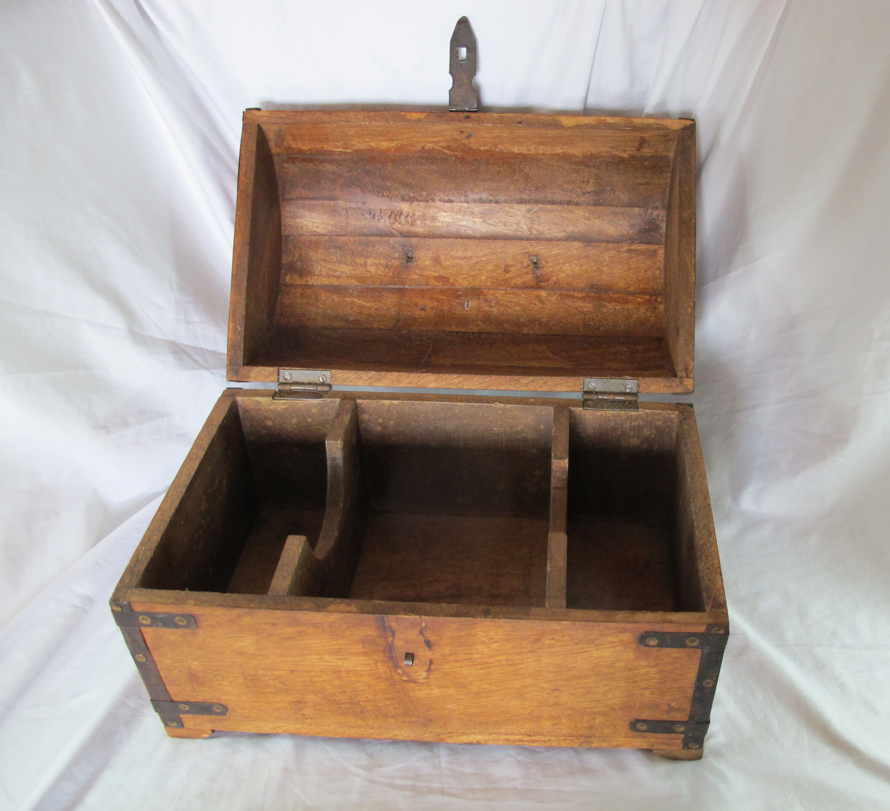 Wooden bottle holder box