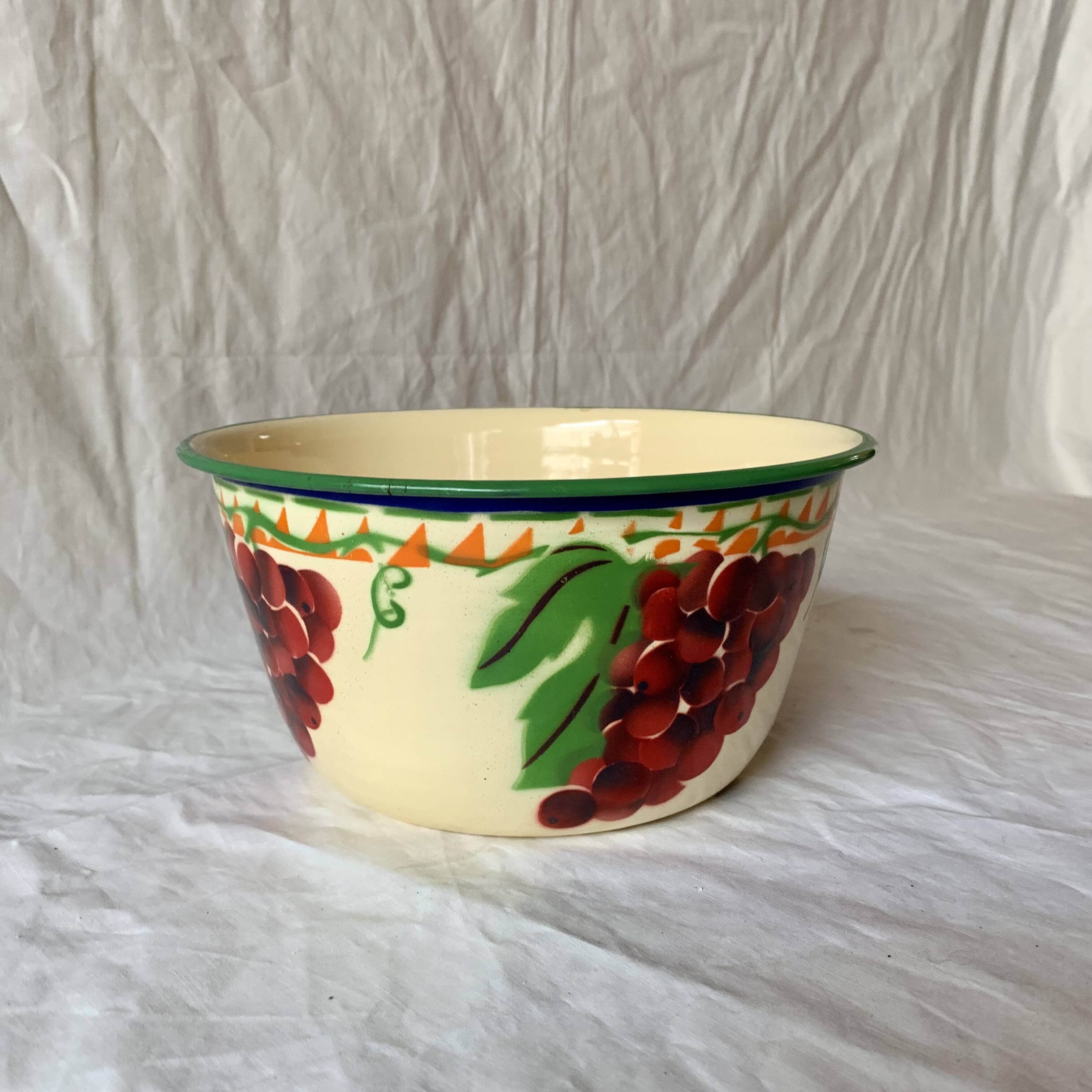 Old salad bowl in enamelled sheet metal - bunches of grapes decor